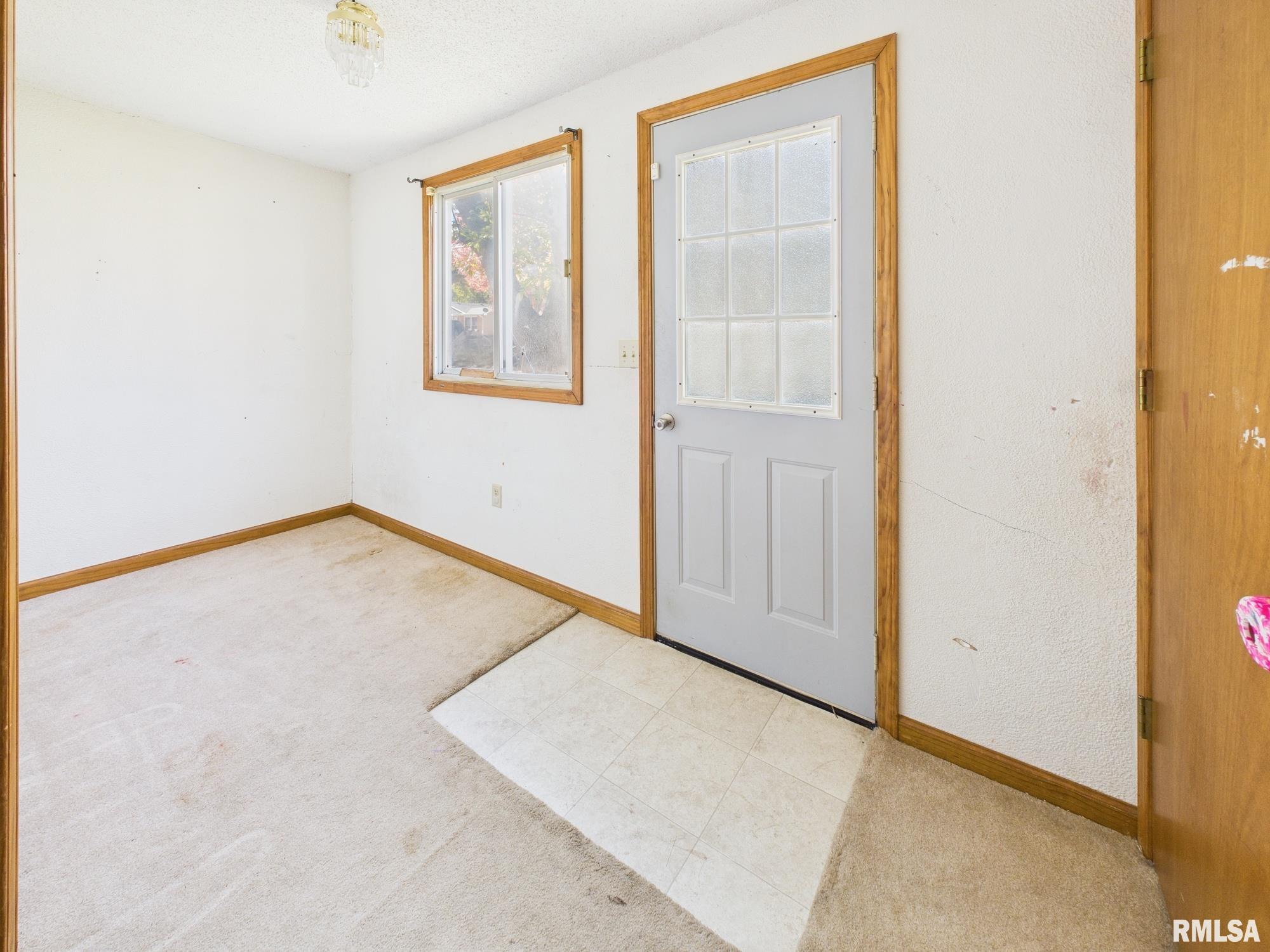 858 N DIAMOND Street