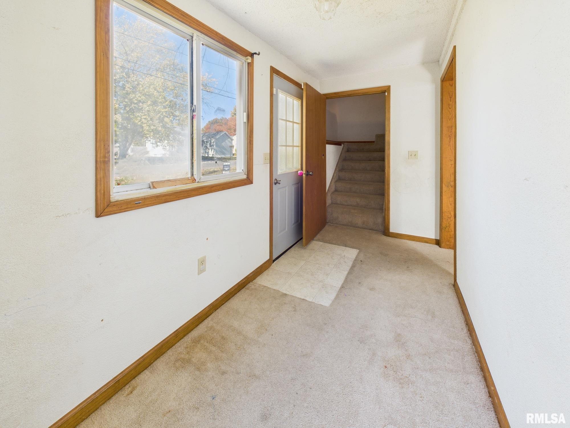 858 N DIAMOND Street