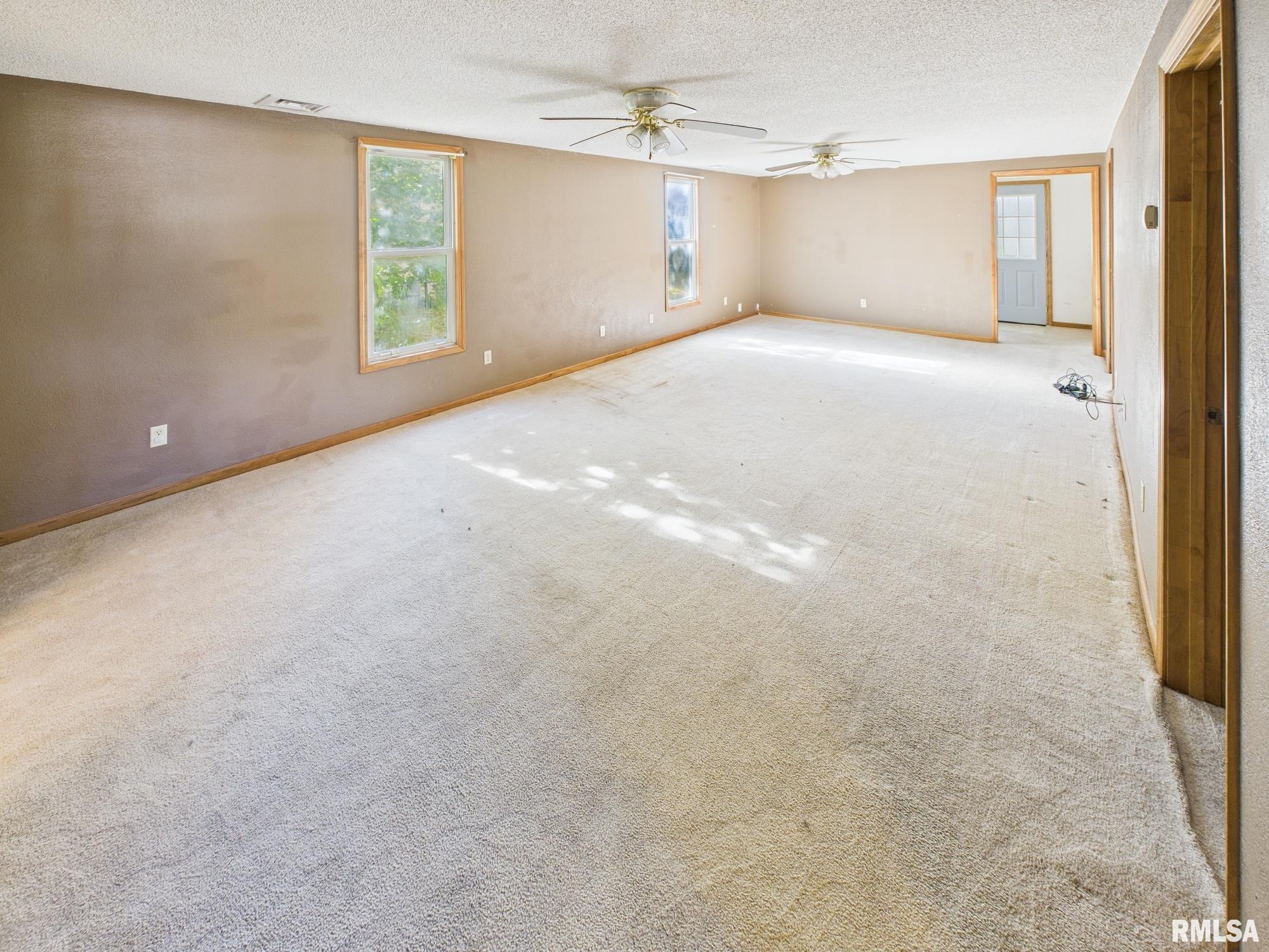 858 N DIAMOND Street