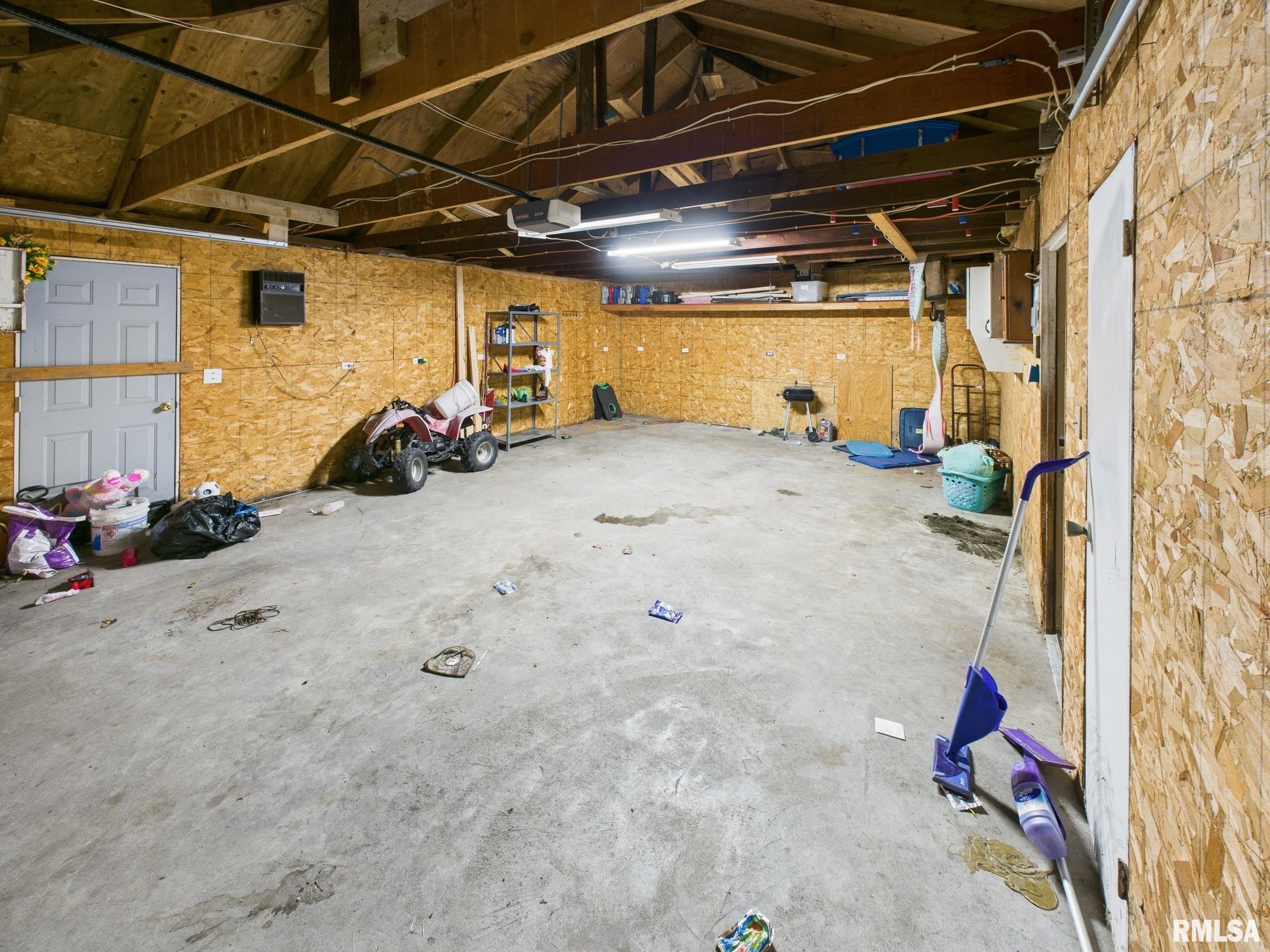 858 N DIAMOND Street