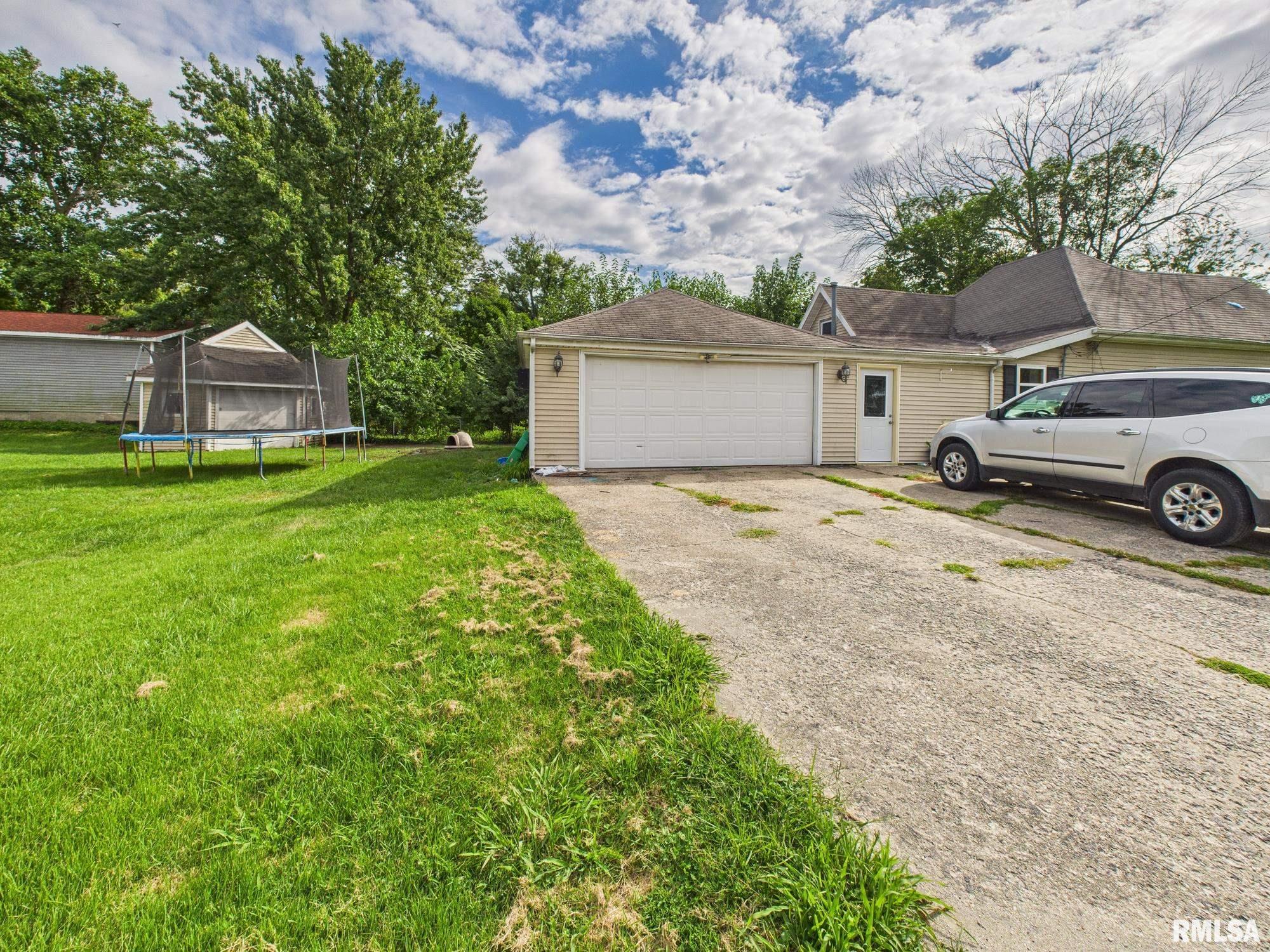 858 N DIAMOND Street