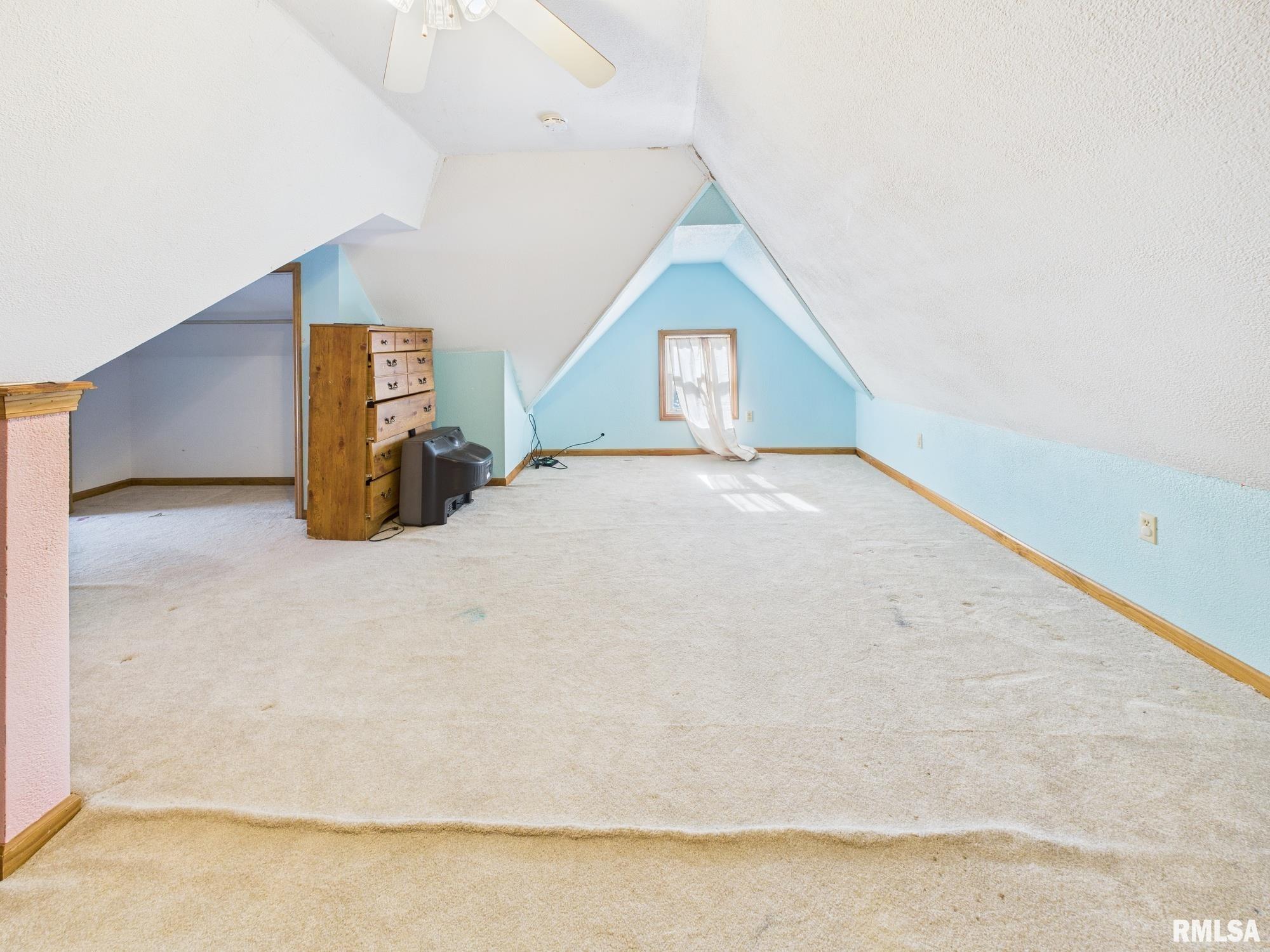 858 N DIAMOND Street