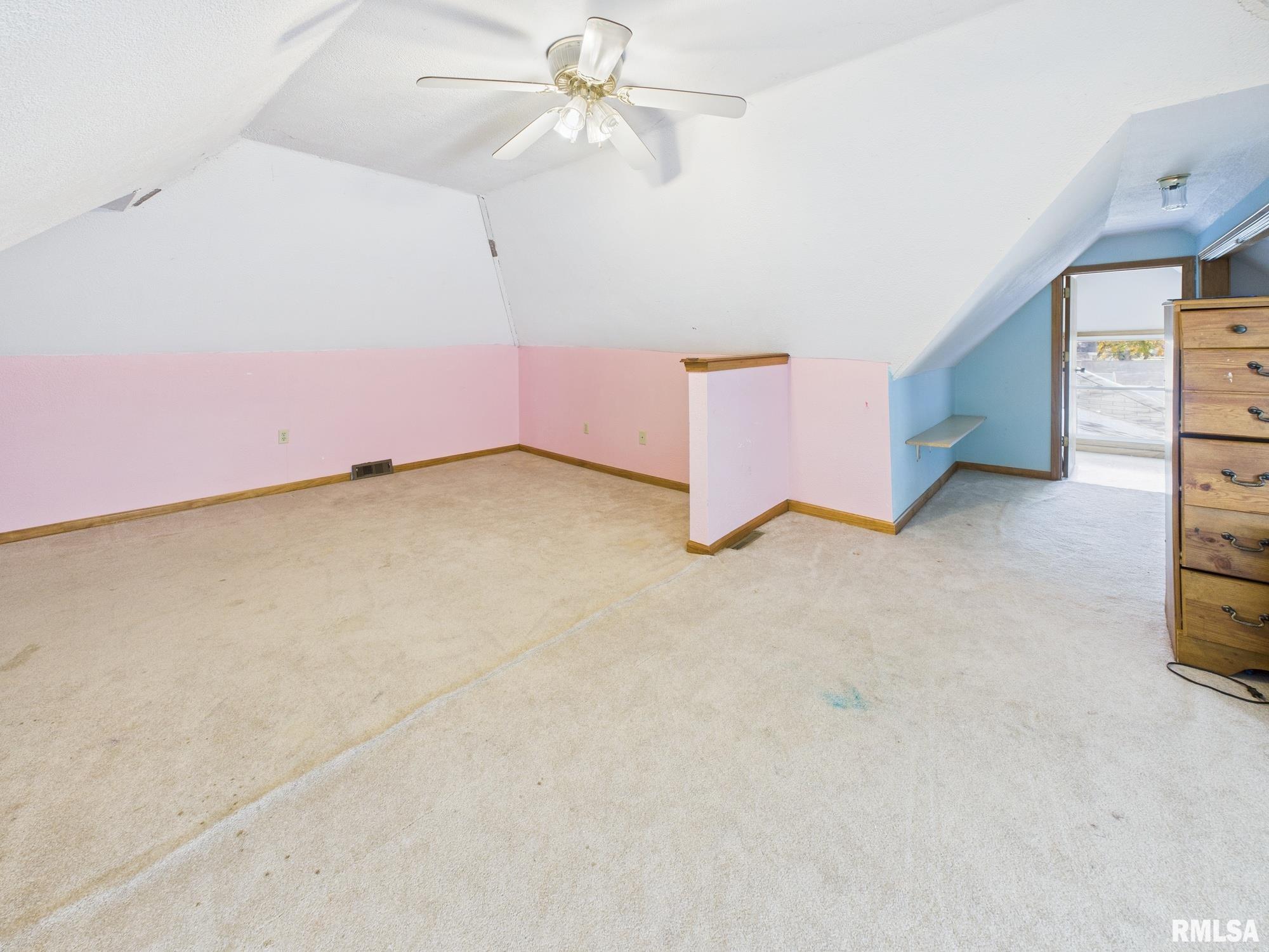 858 N DIAMOND Street