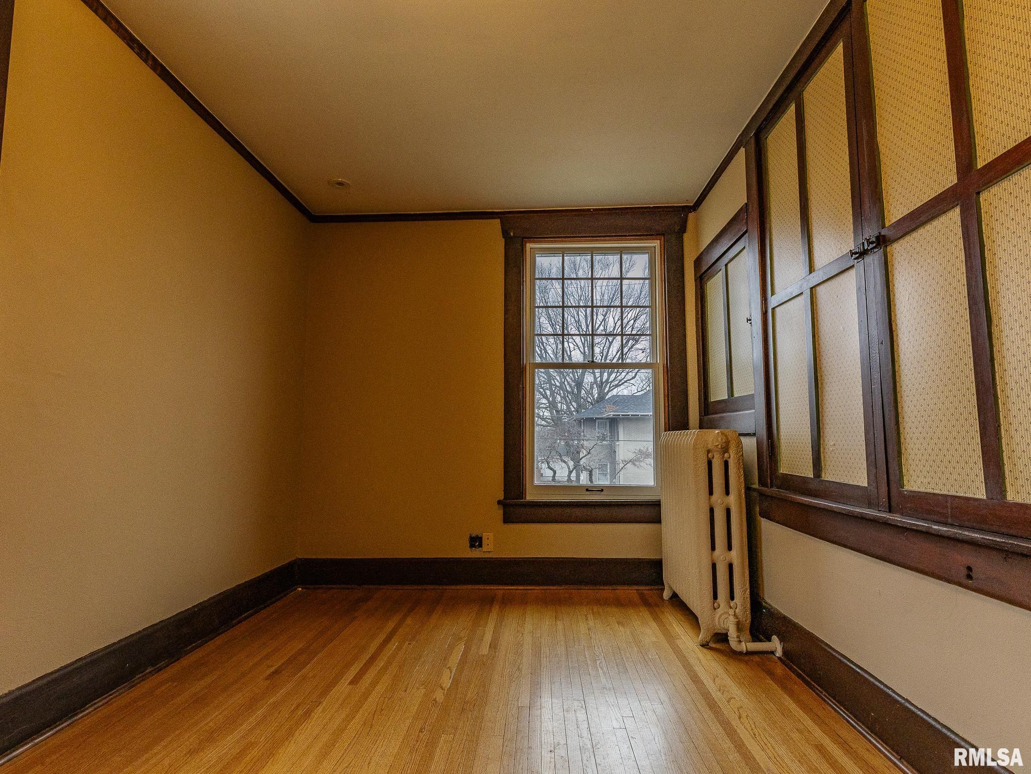 905 E 1st North Street