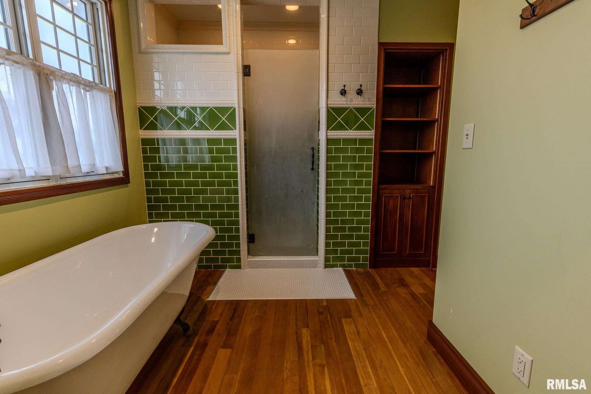 905 E 1st North Street