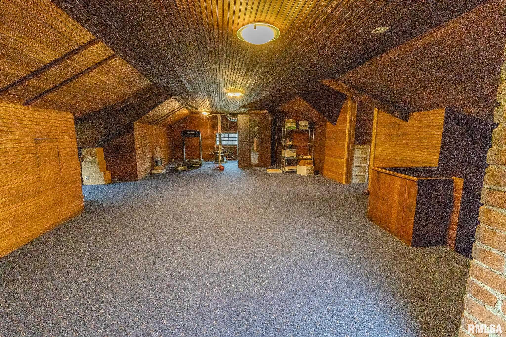 905 E 1st North Street