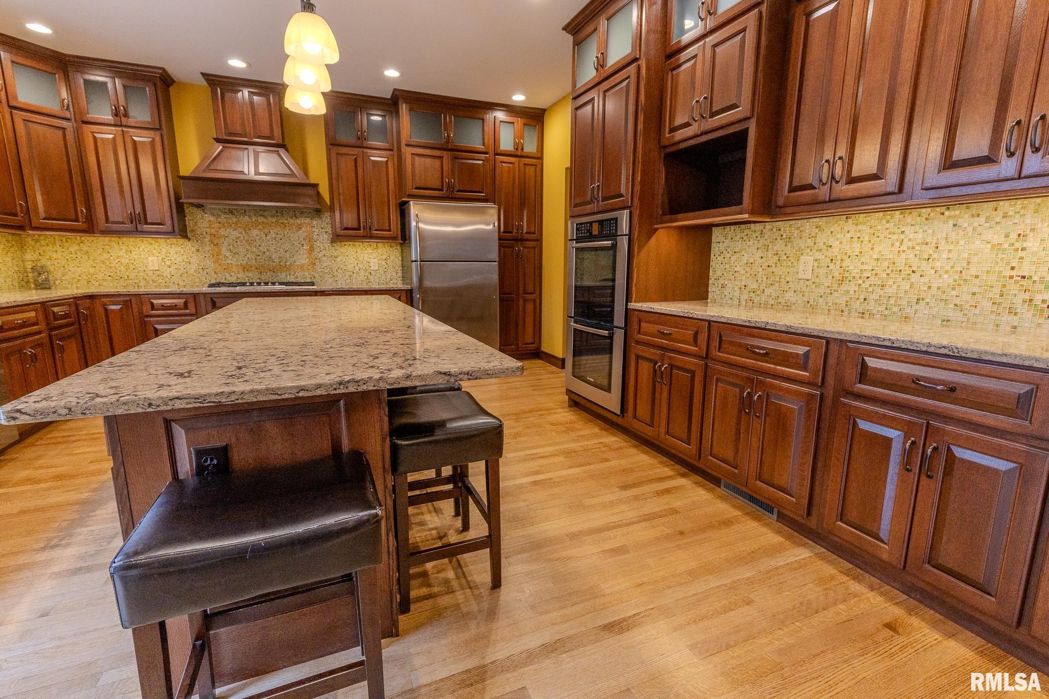 905 E 1st North Street