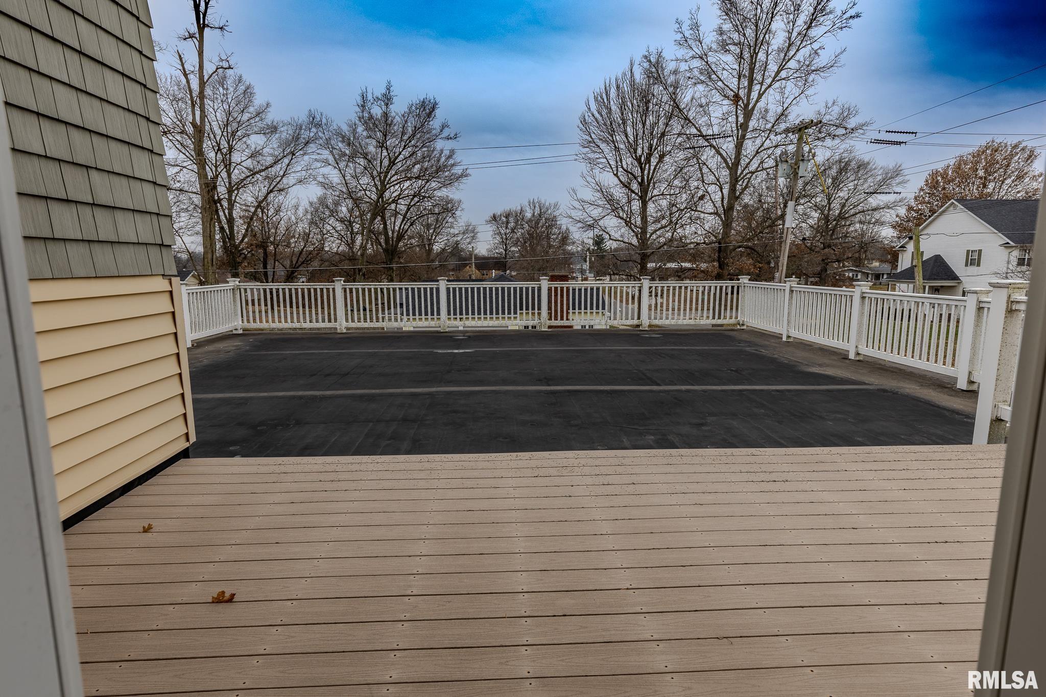 905 E 1st North Street