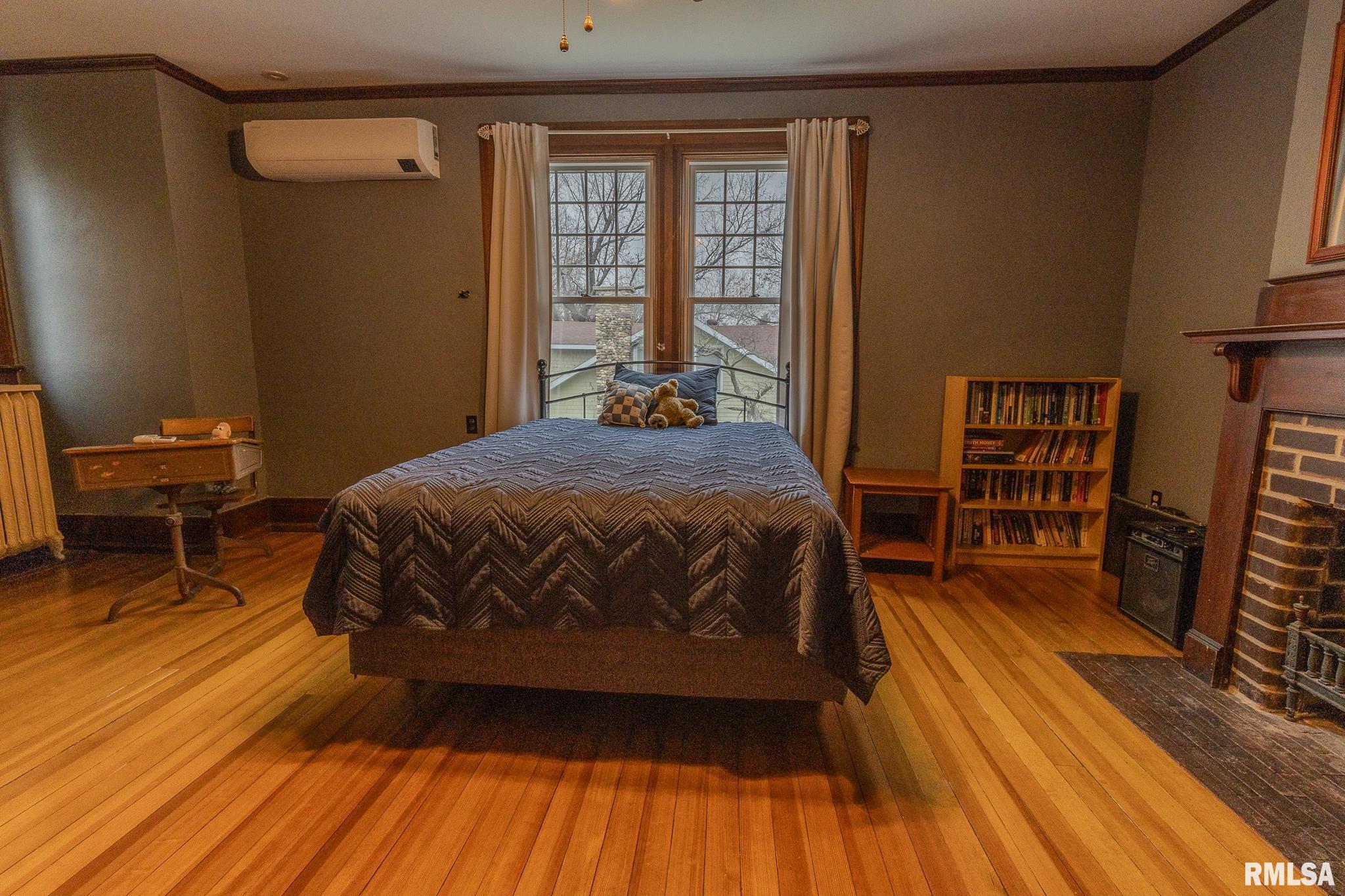 905 E 1st North Street