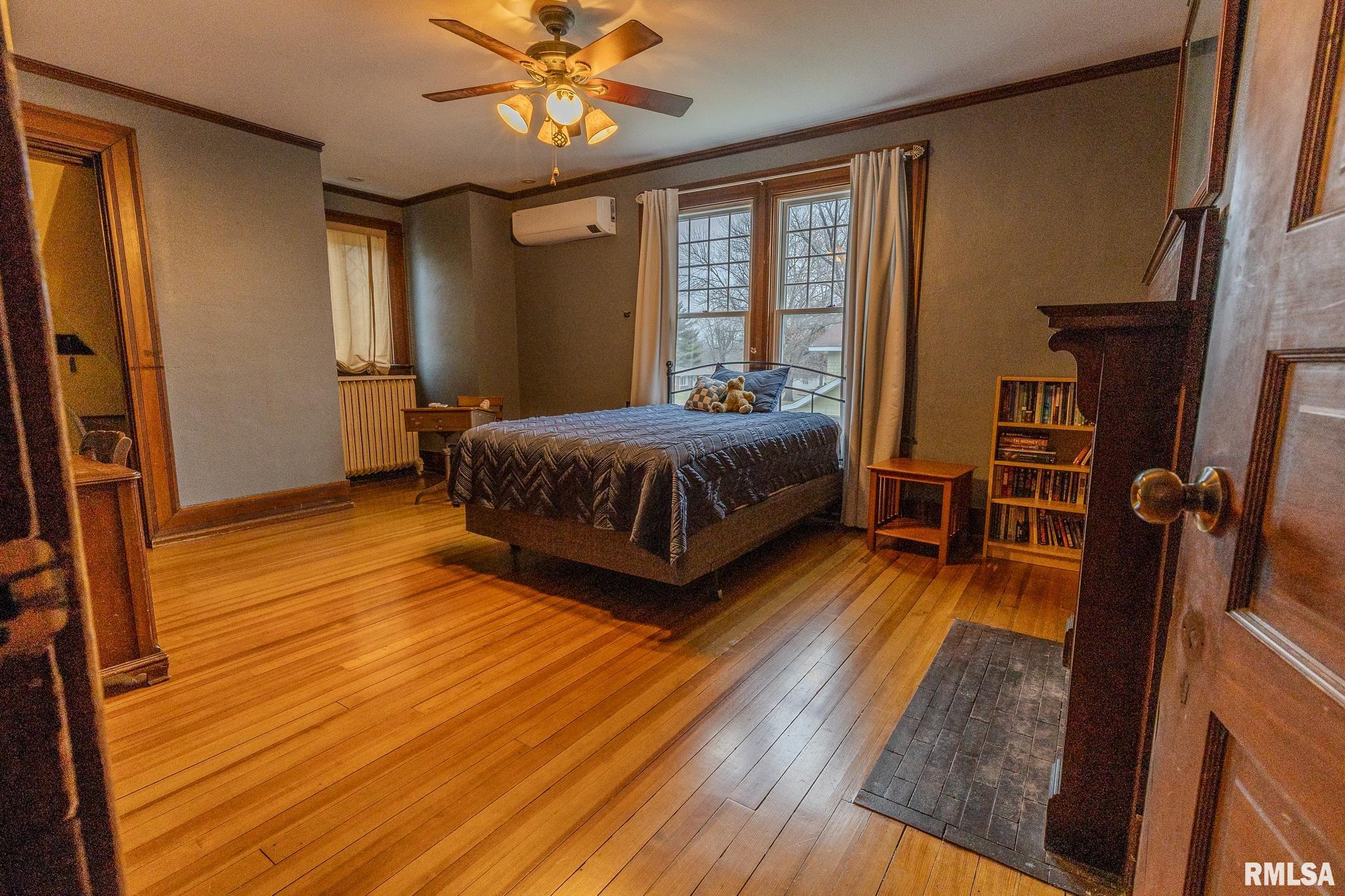 905 E 1st North Street