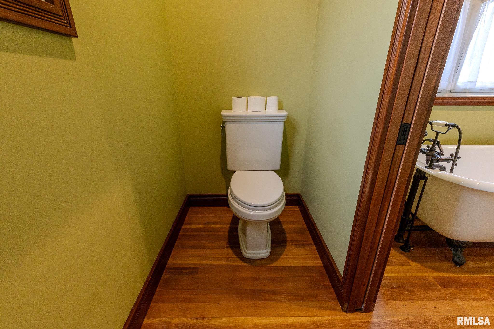 905 E 1st North Street