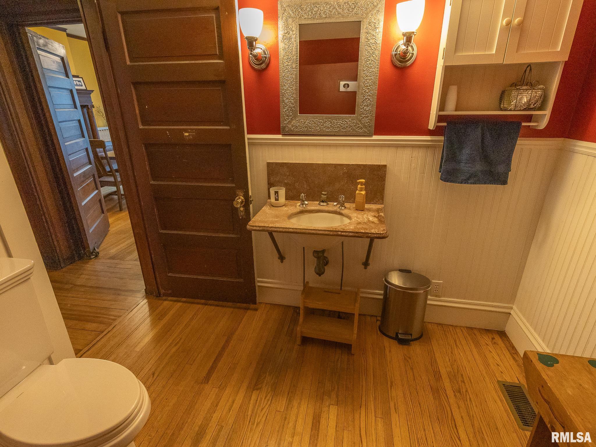 905 E 1st North Street