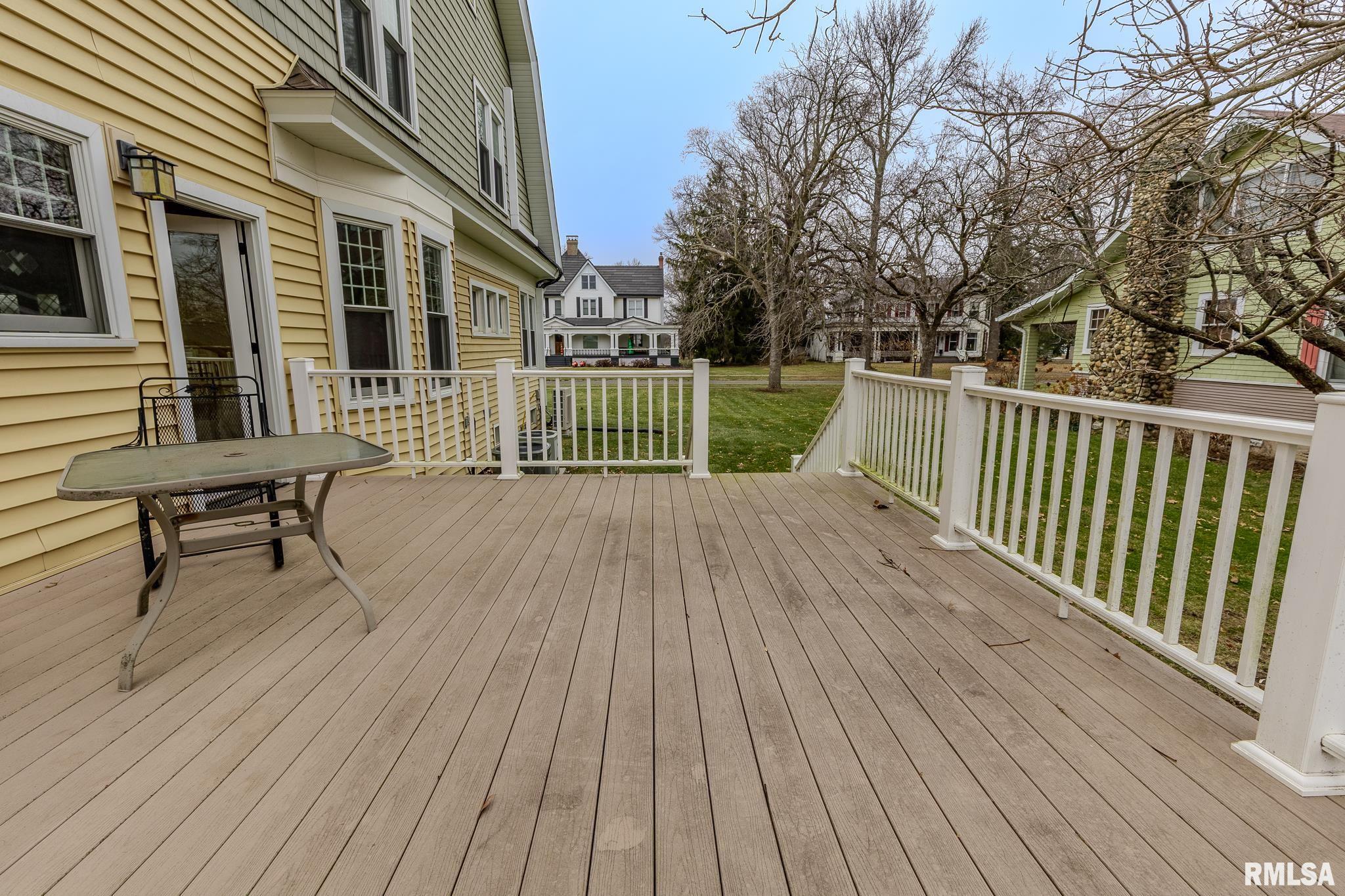 905 E 1st North Street