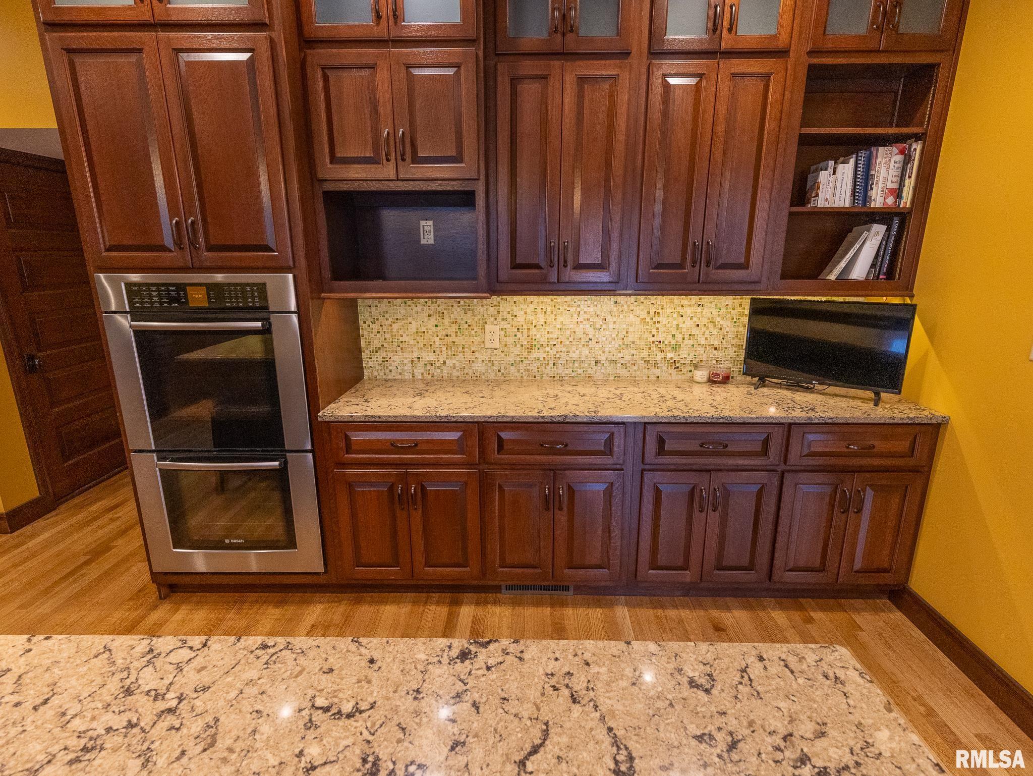 905 E 1st North Street