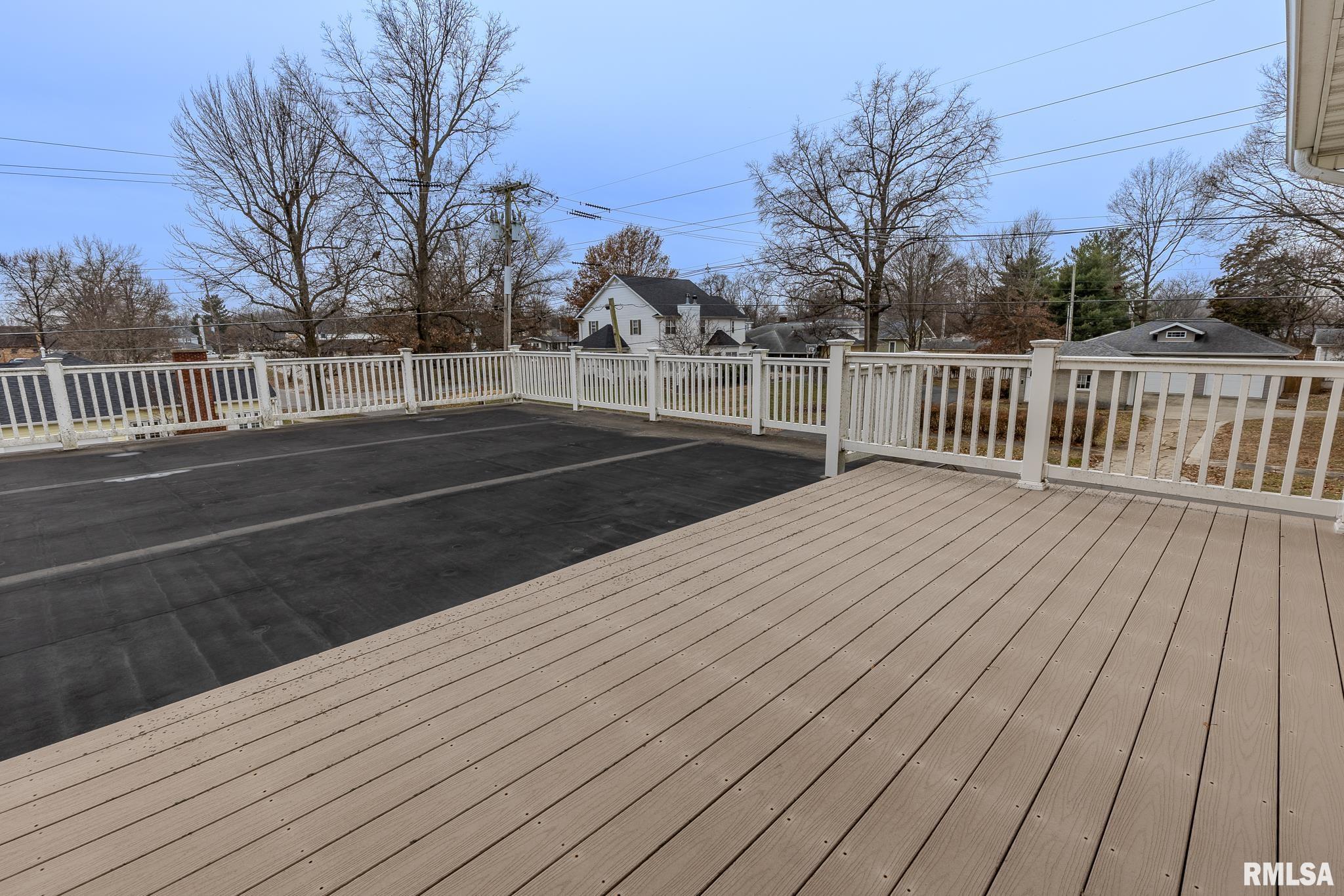 905 E 1st North Street