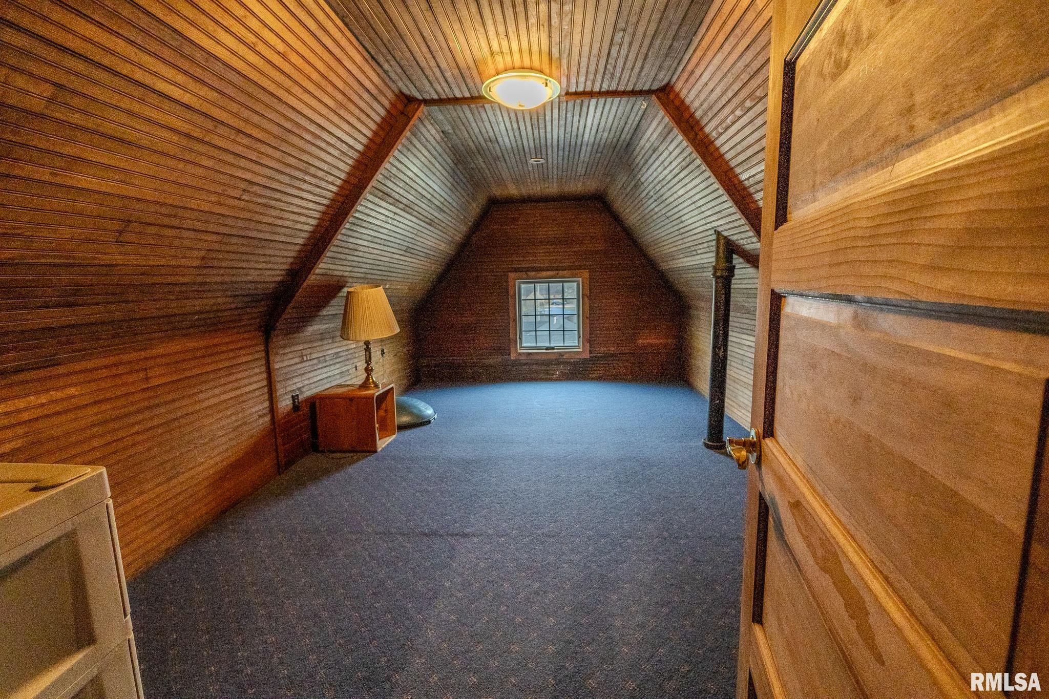 905 E 1st North Street