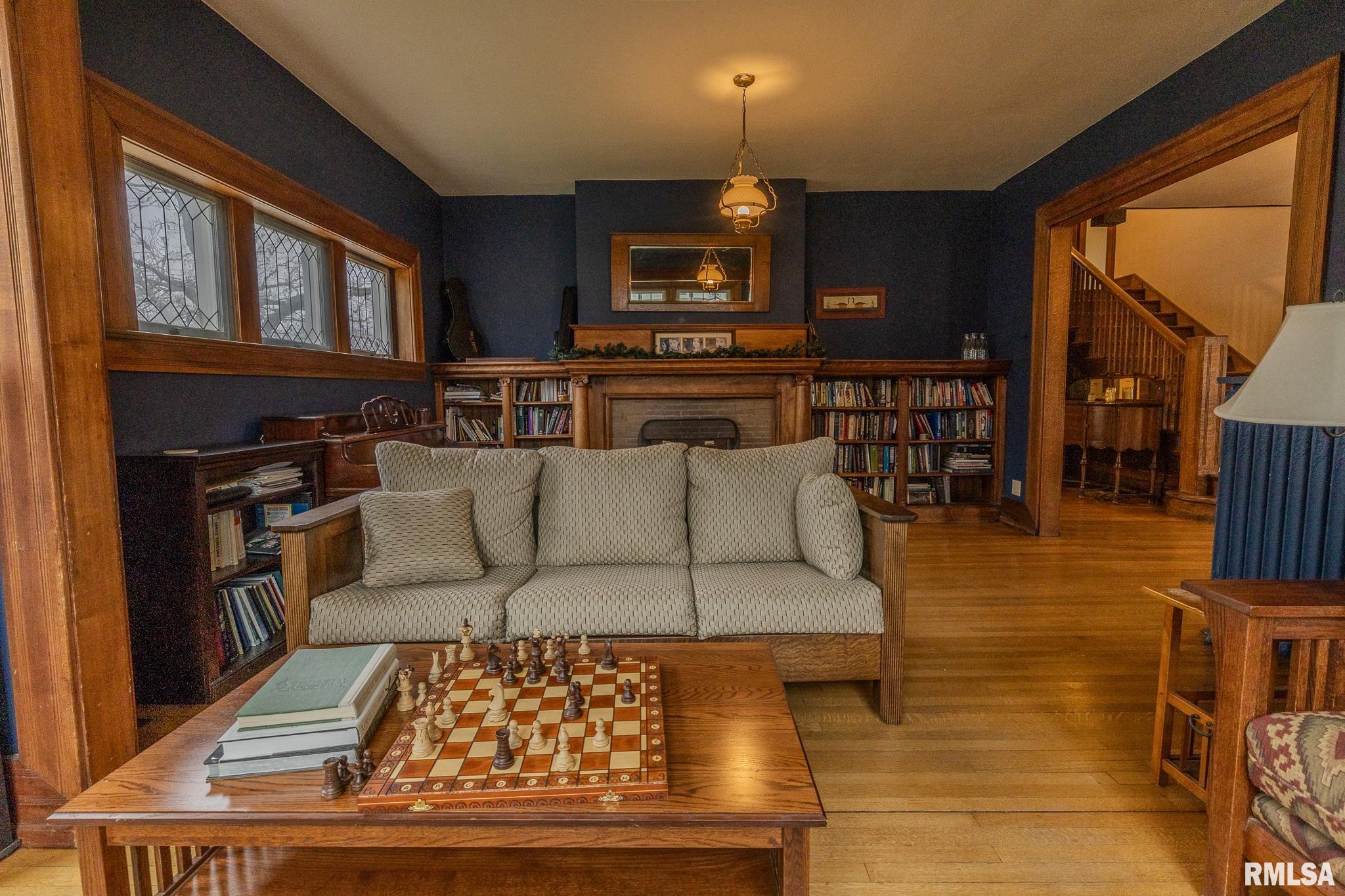 905 E 1st North Street