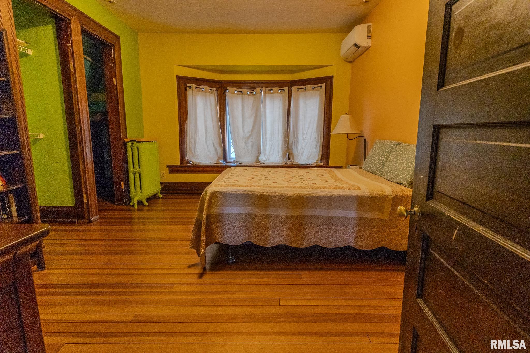 905 E 1st North Street