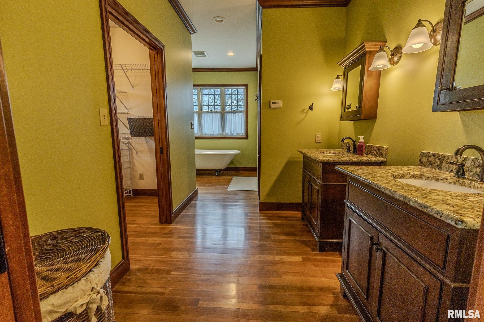 905 E 1st North Street