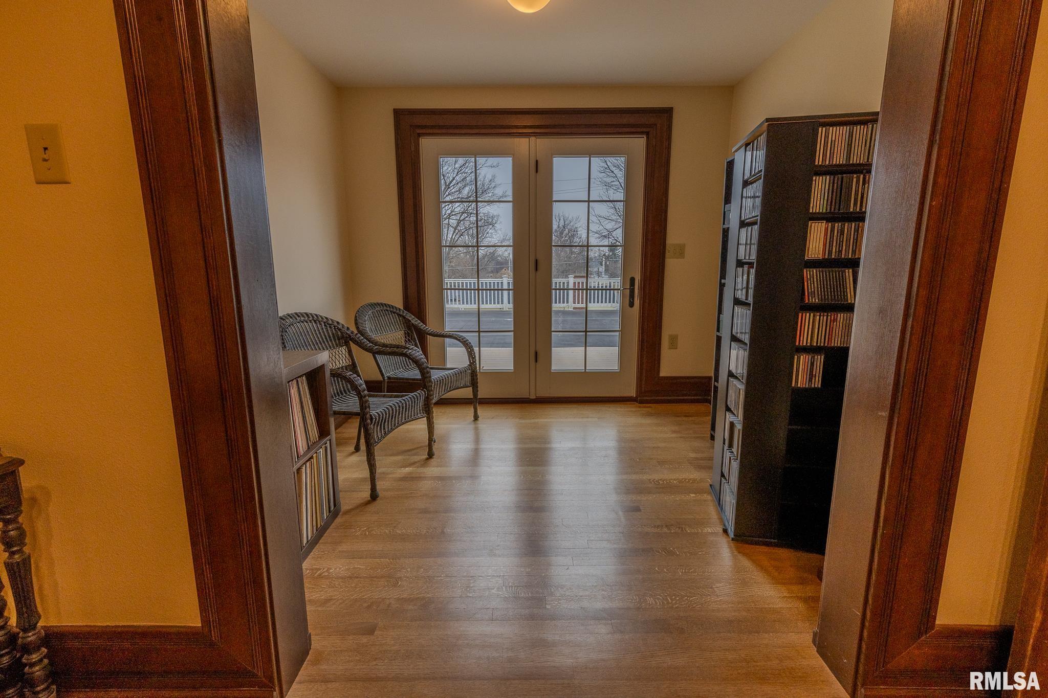 905 E 1st North Street