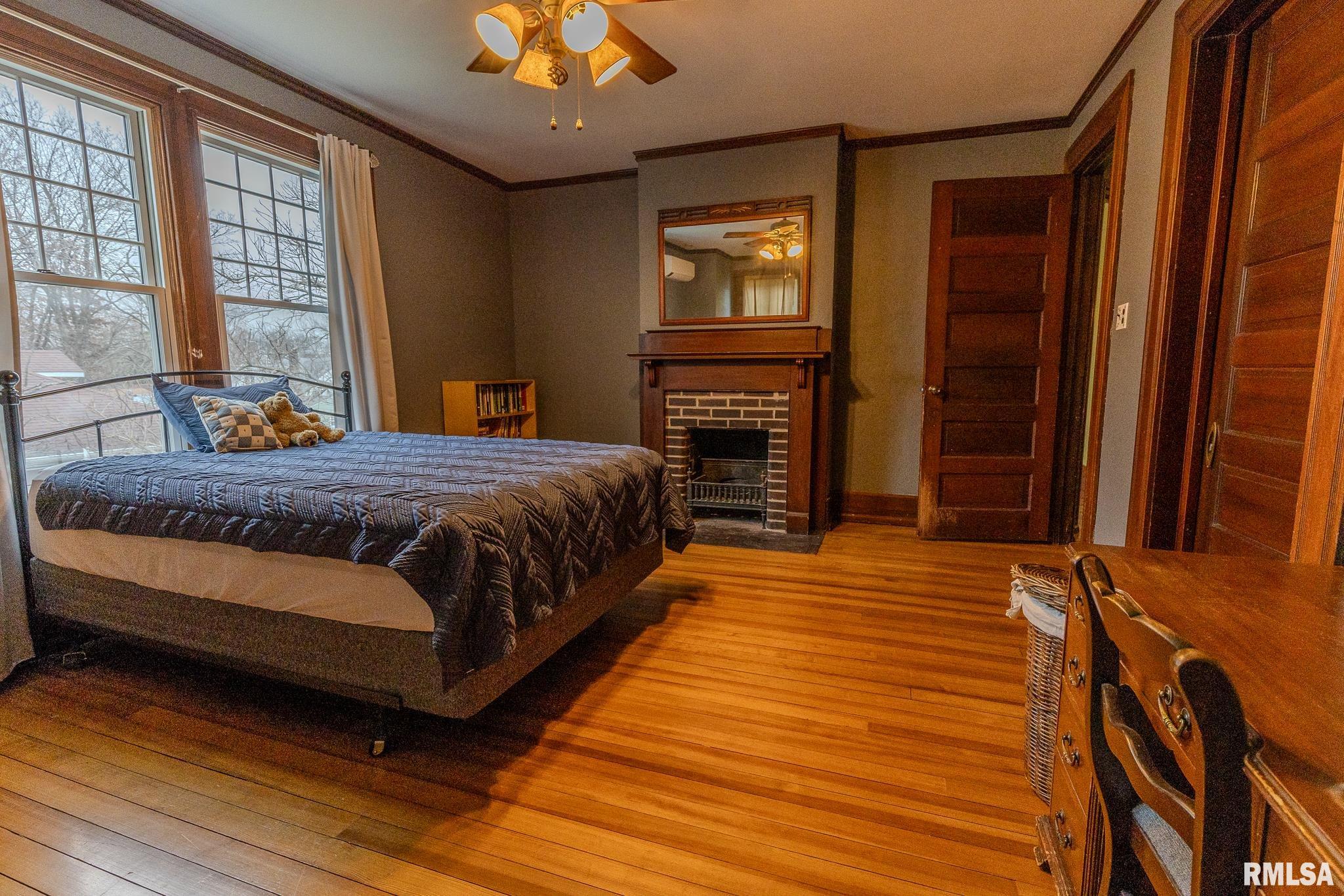 905 E 1st North Street