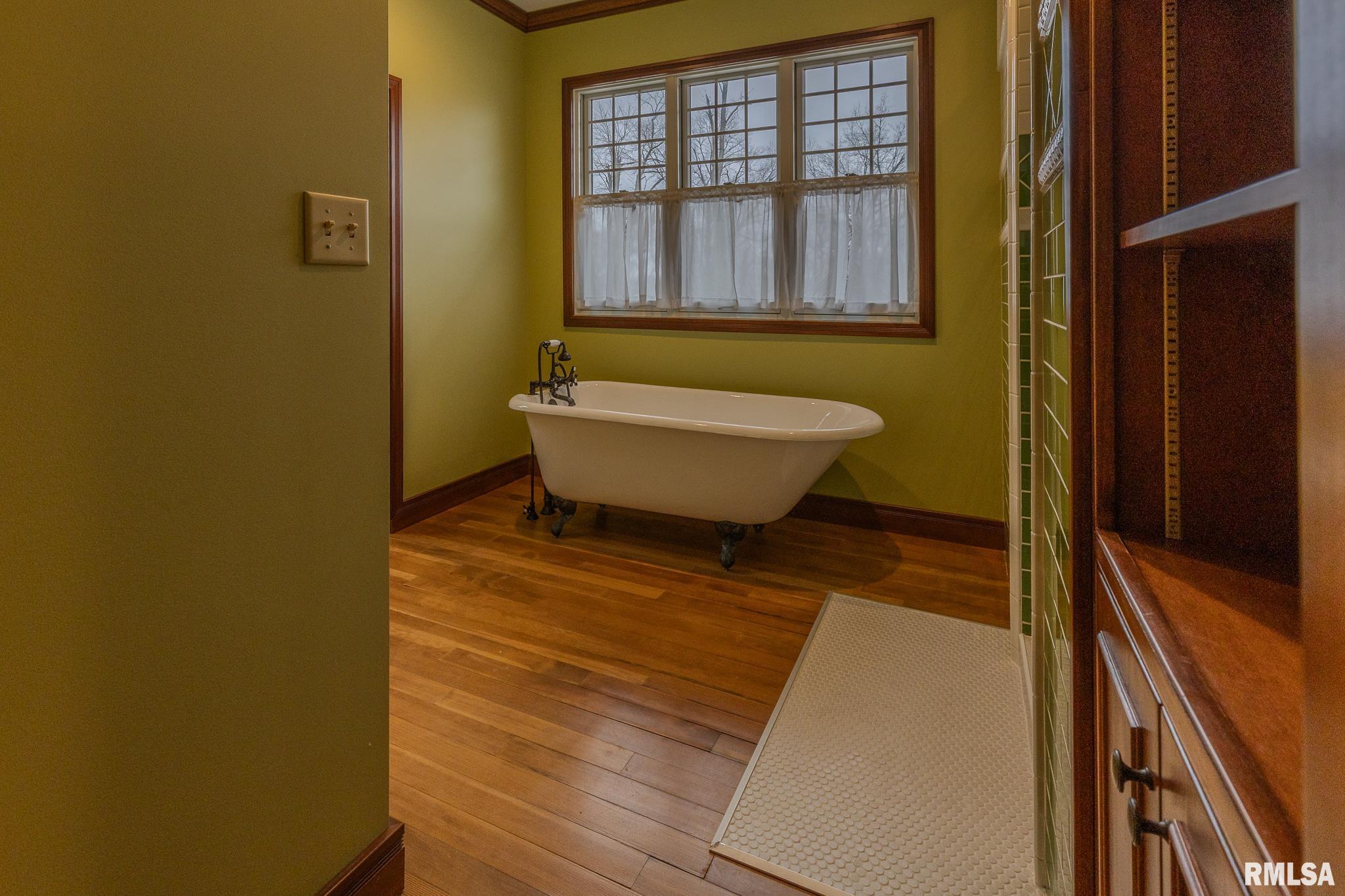 905 E 1st North Street