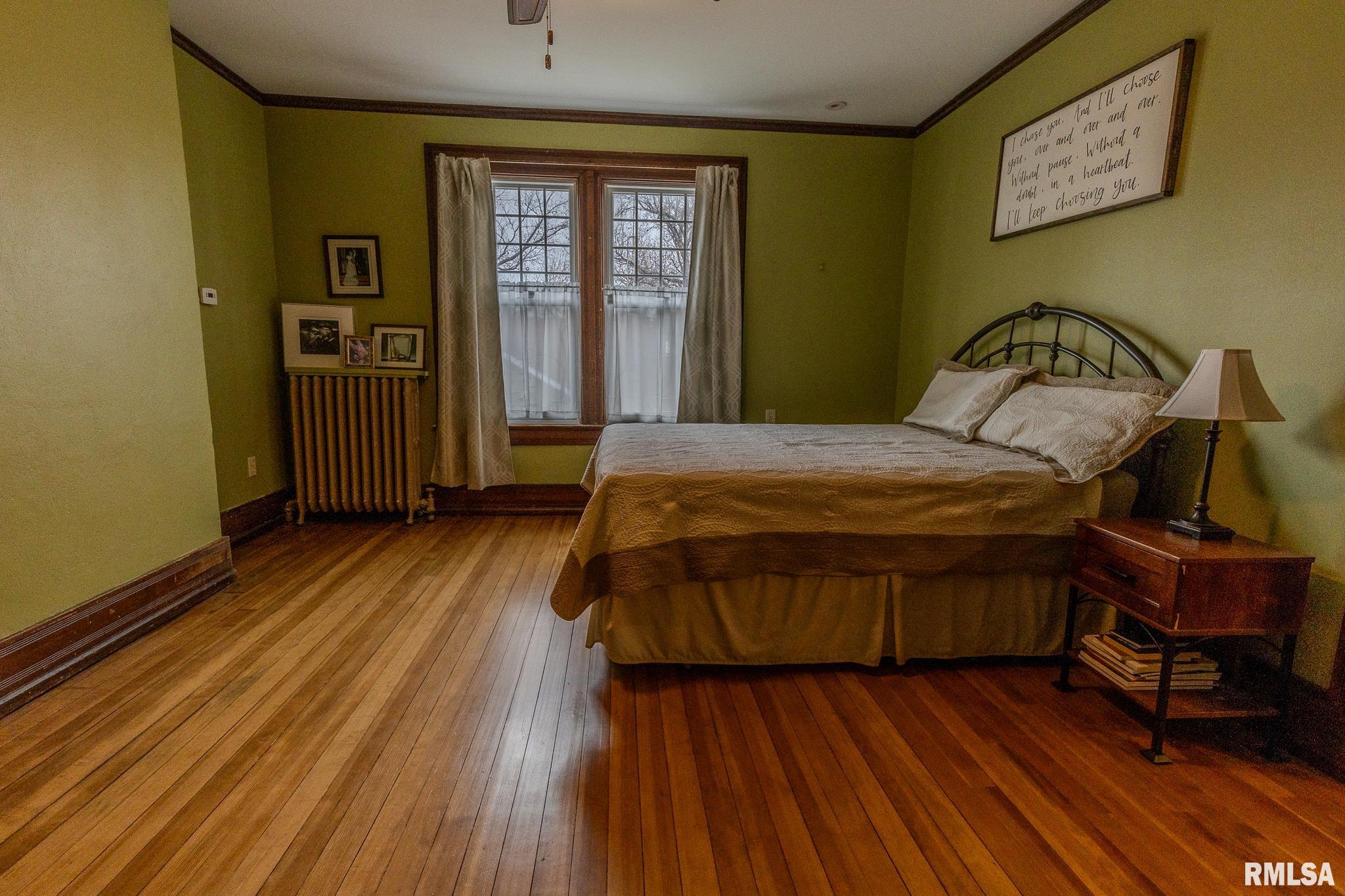 905 E 1st North Street