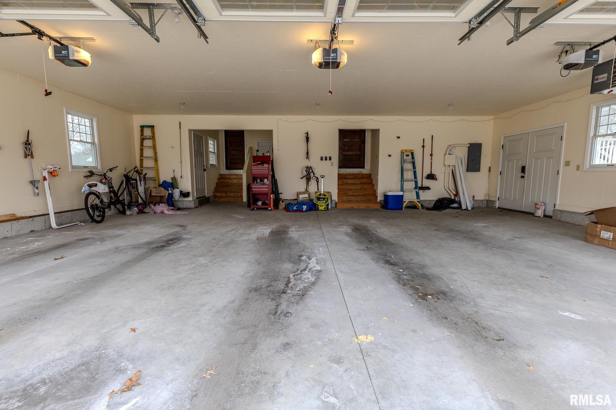 905 E 1st North Street