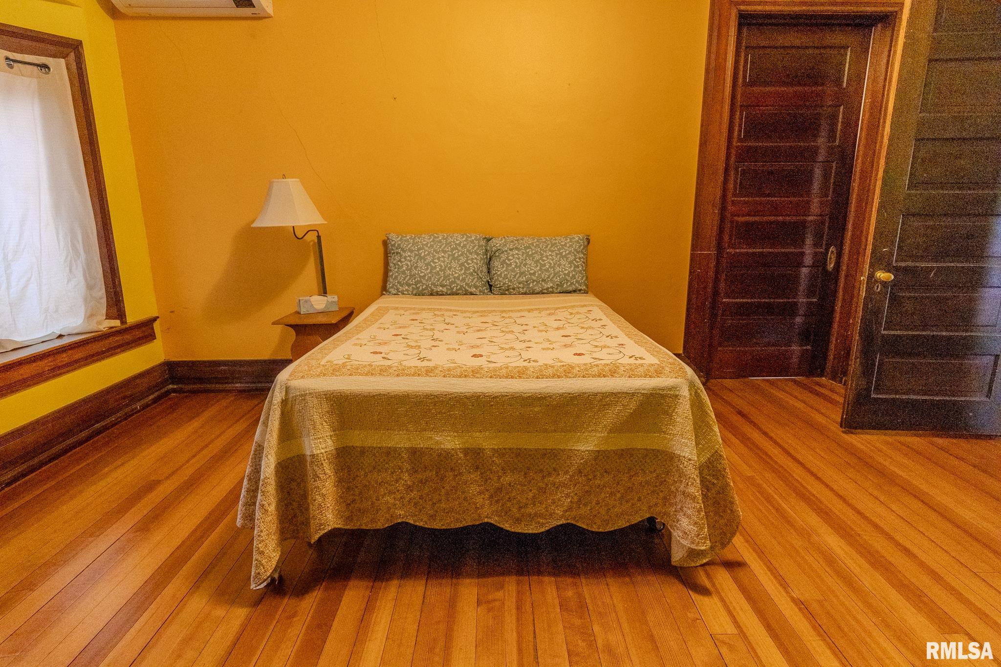 905 E 1st North Street