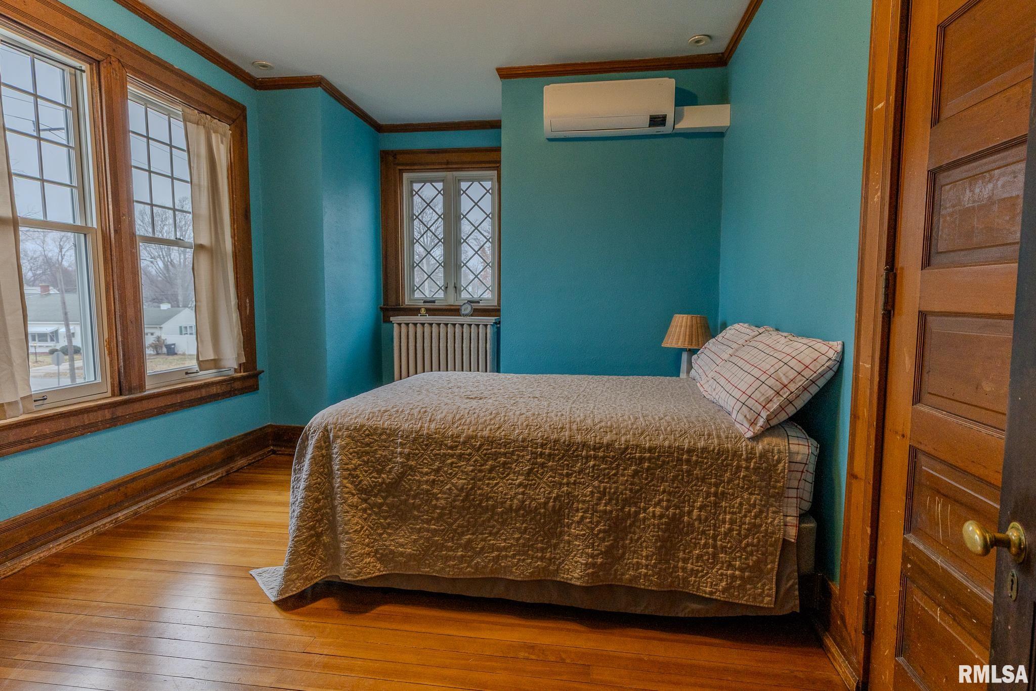 905 E 1st North Street