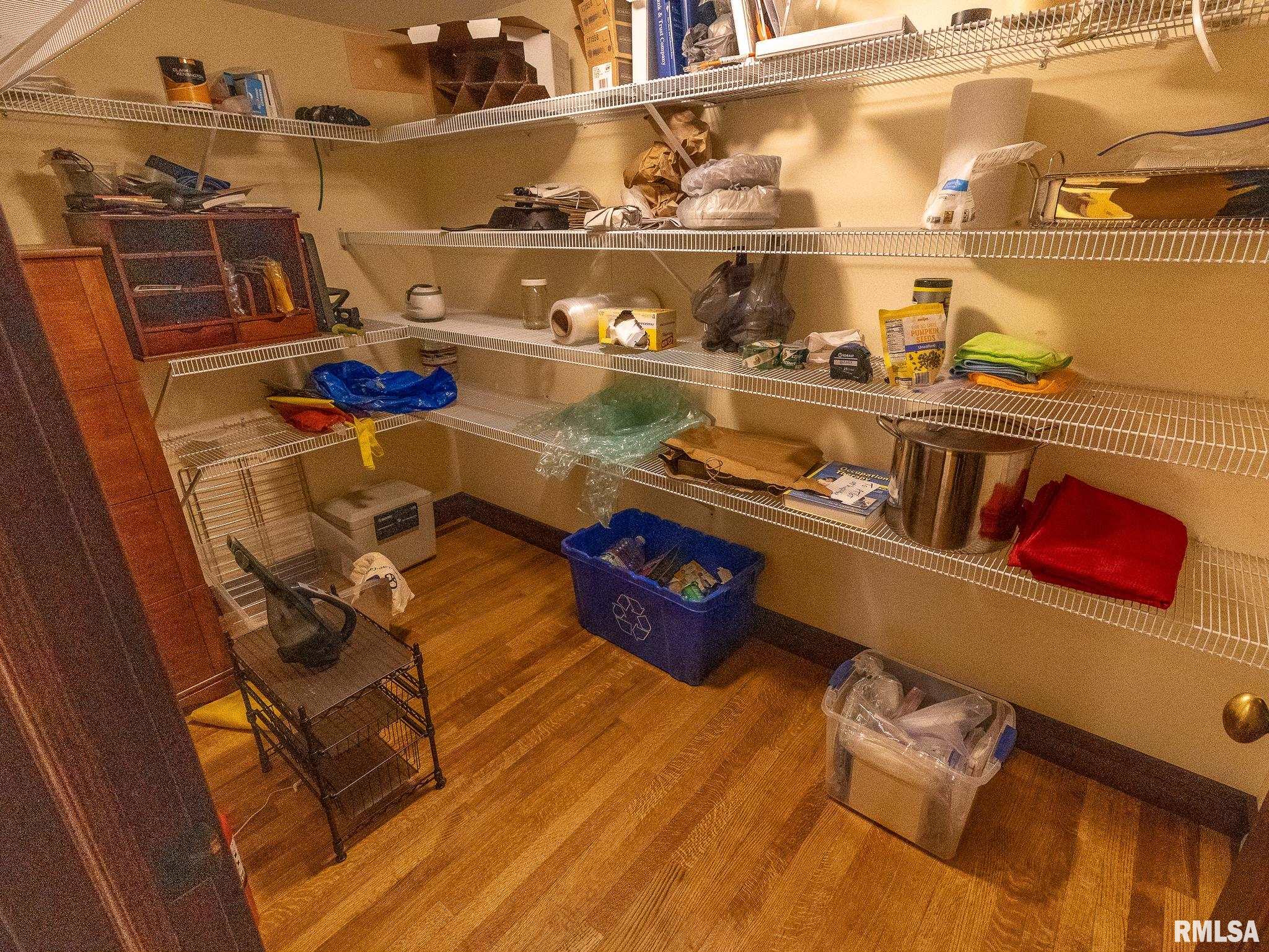 905 E 1st North Street