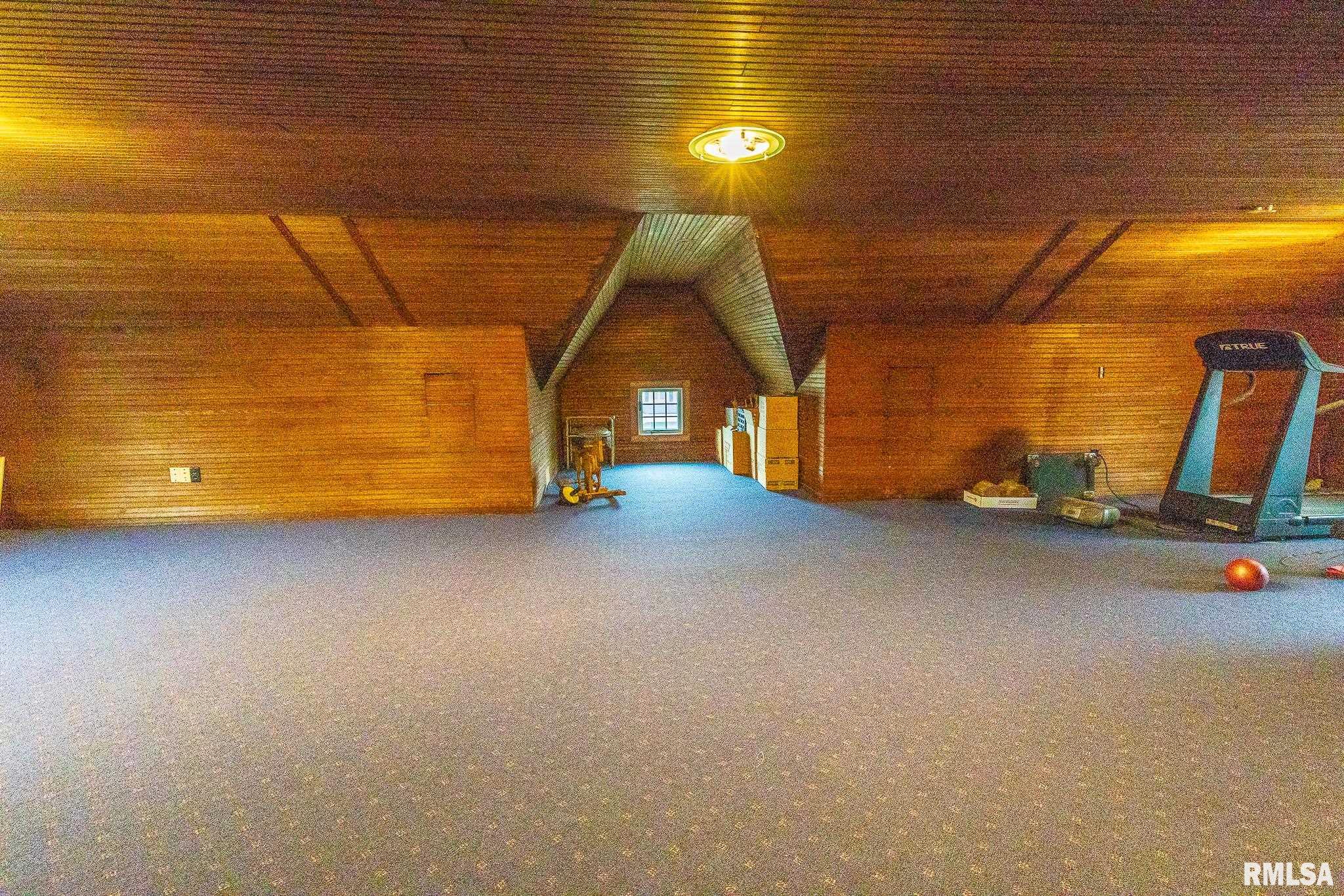 905 E 1st North Street