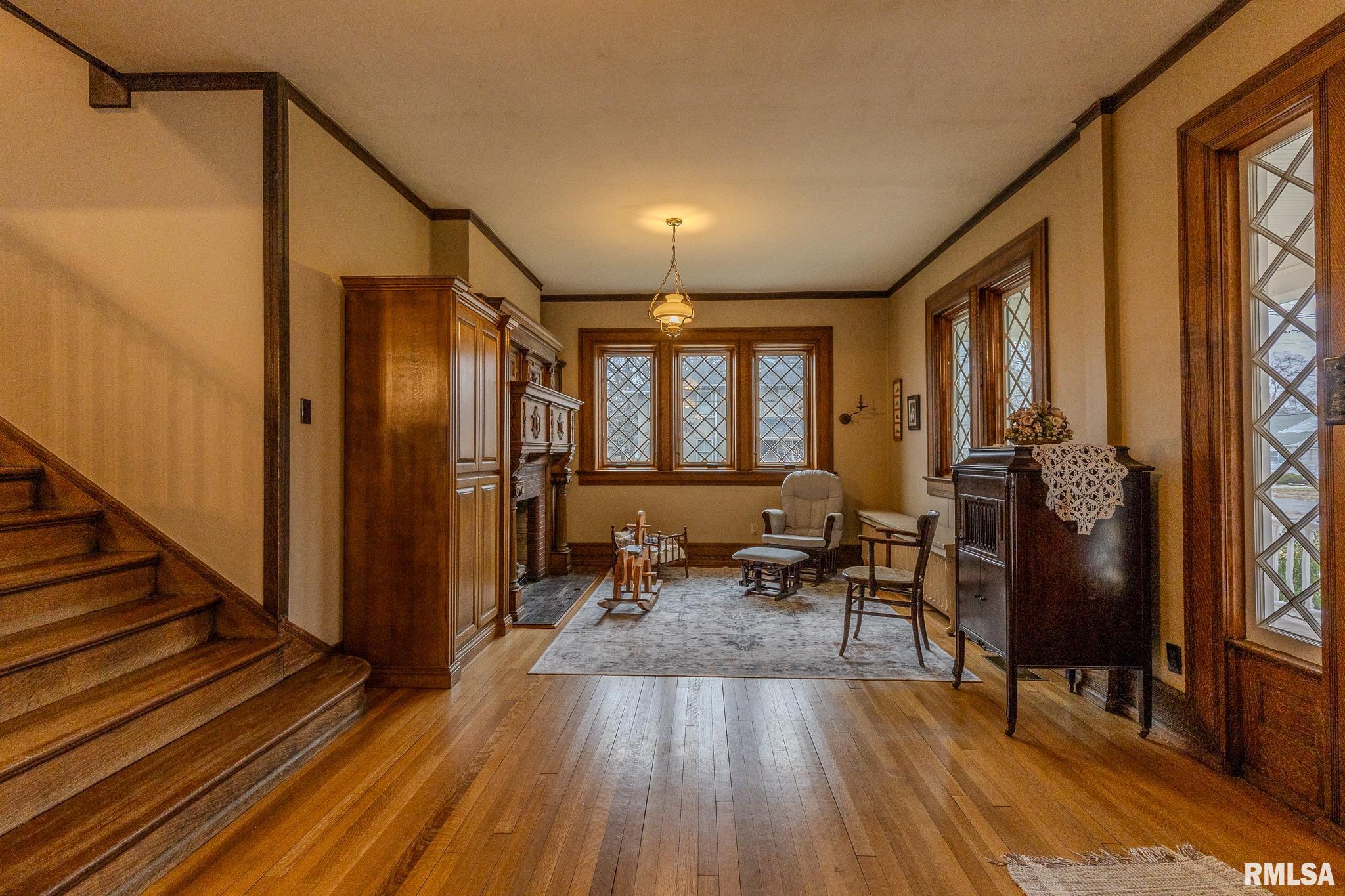 905 E 1st North Street