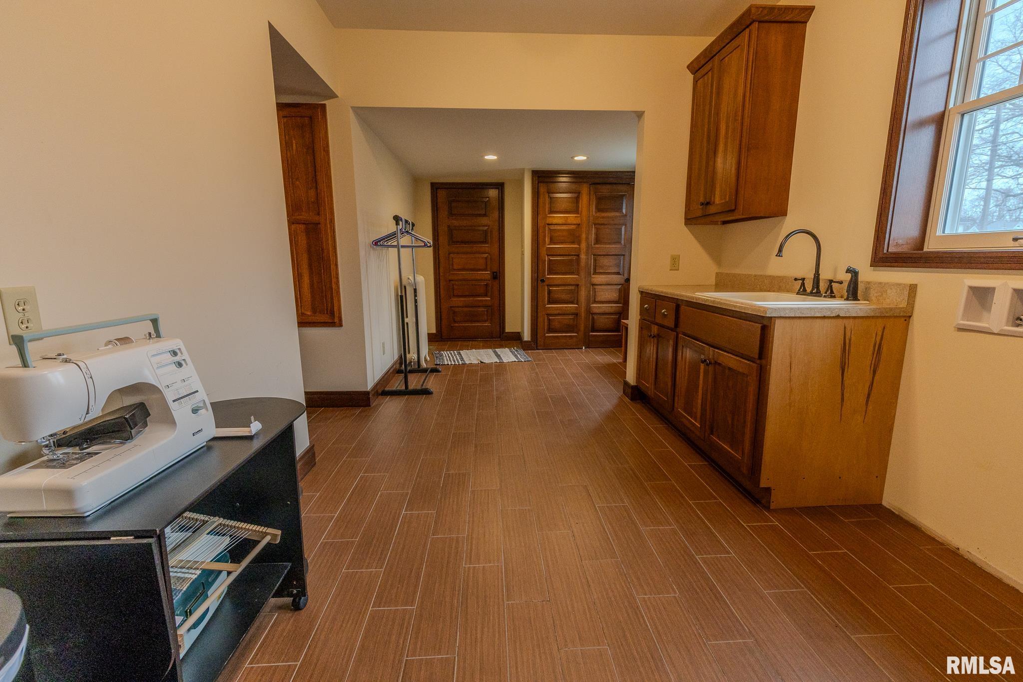 905 E 1st North Street