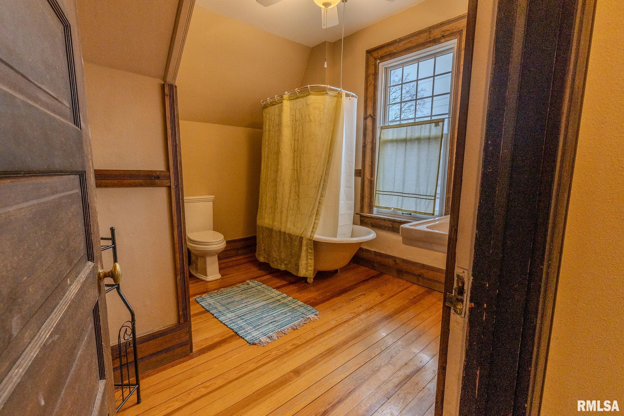 905 E 1st North Street