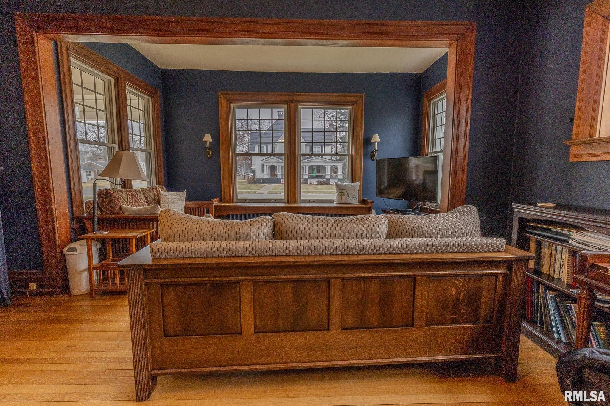 905 E 1st North Street