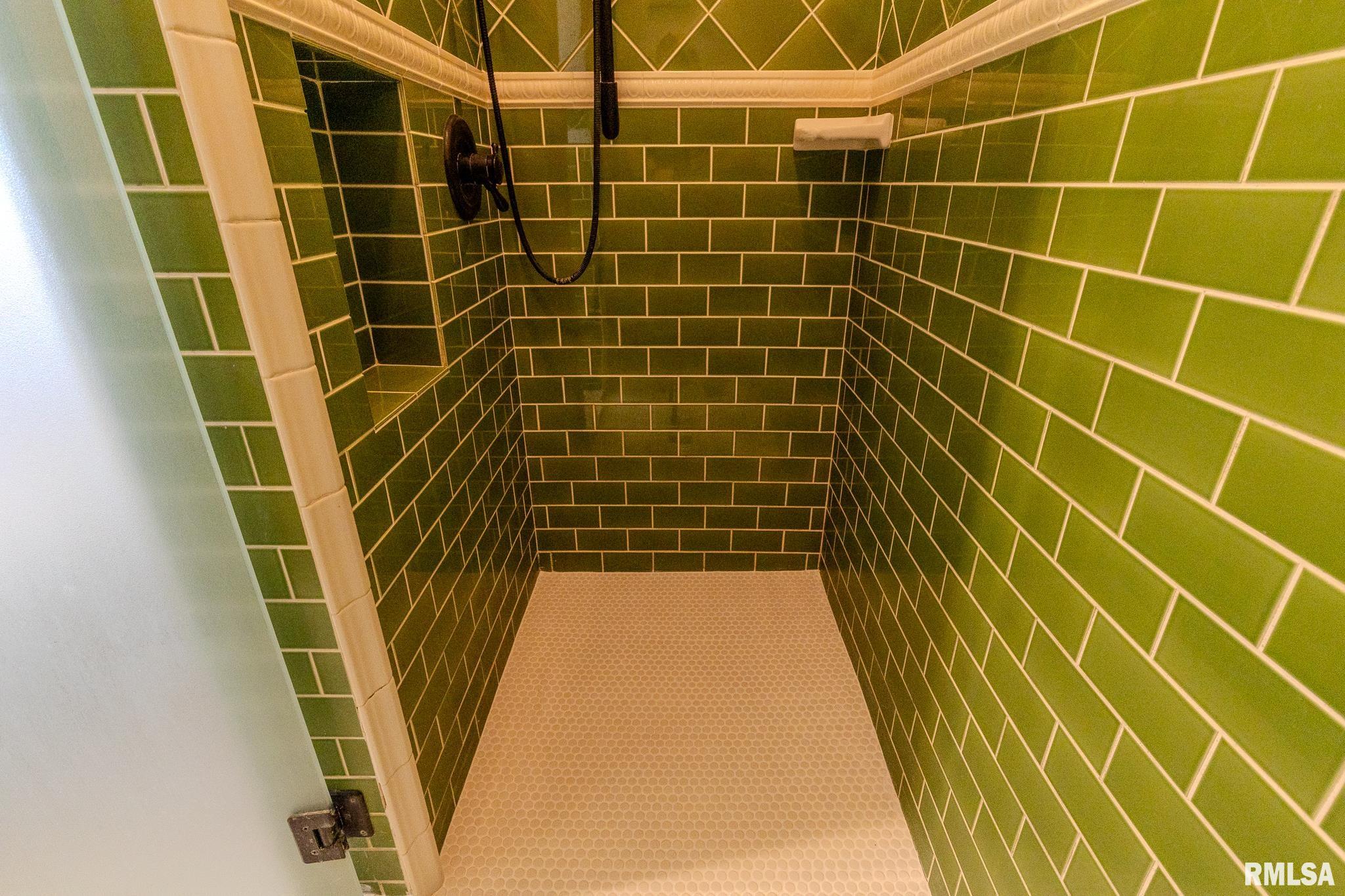 905 E 1st North Street