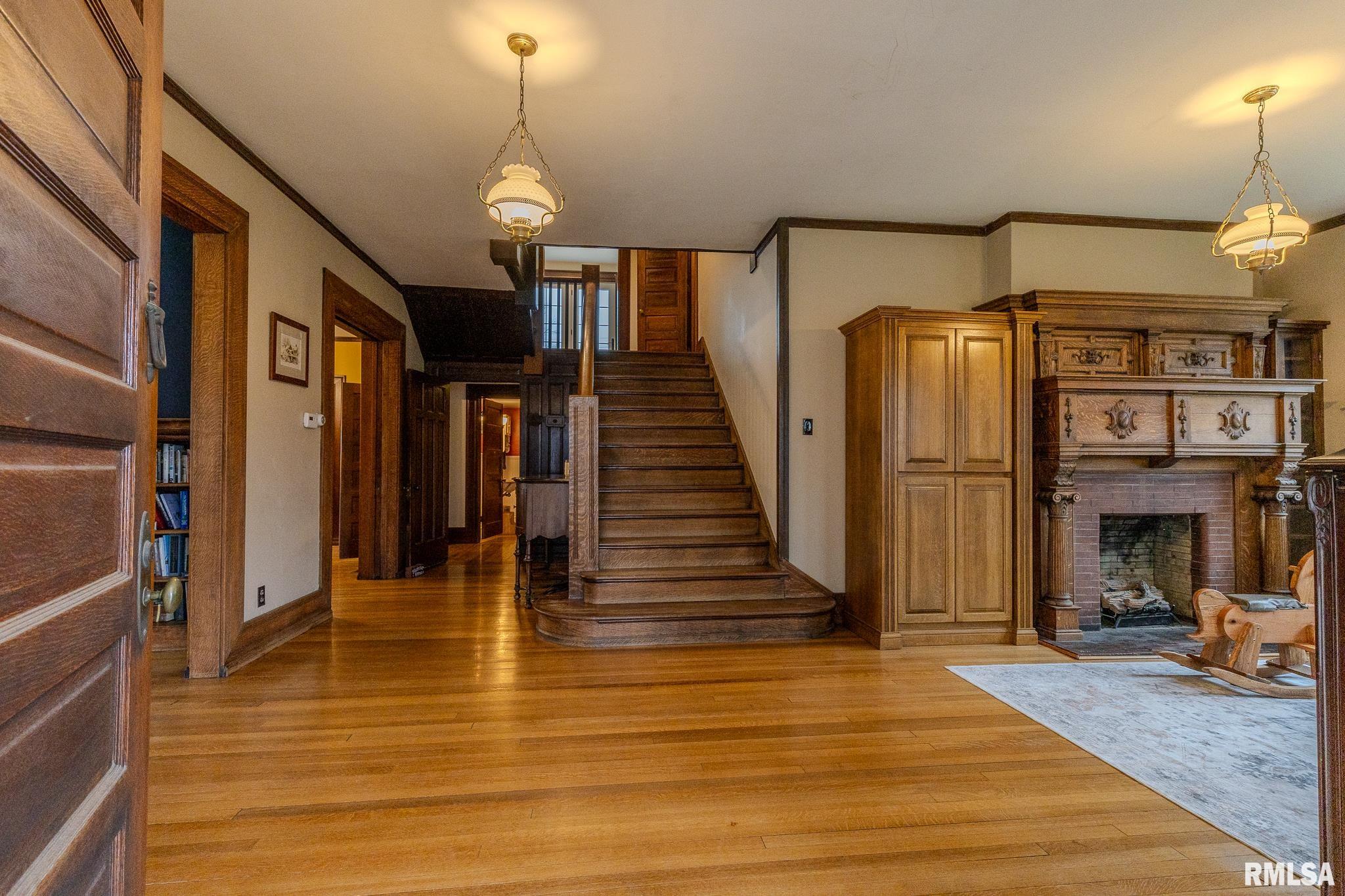 905 E 1st North Street