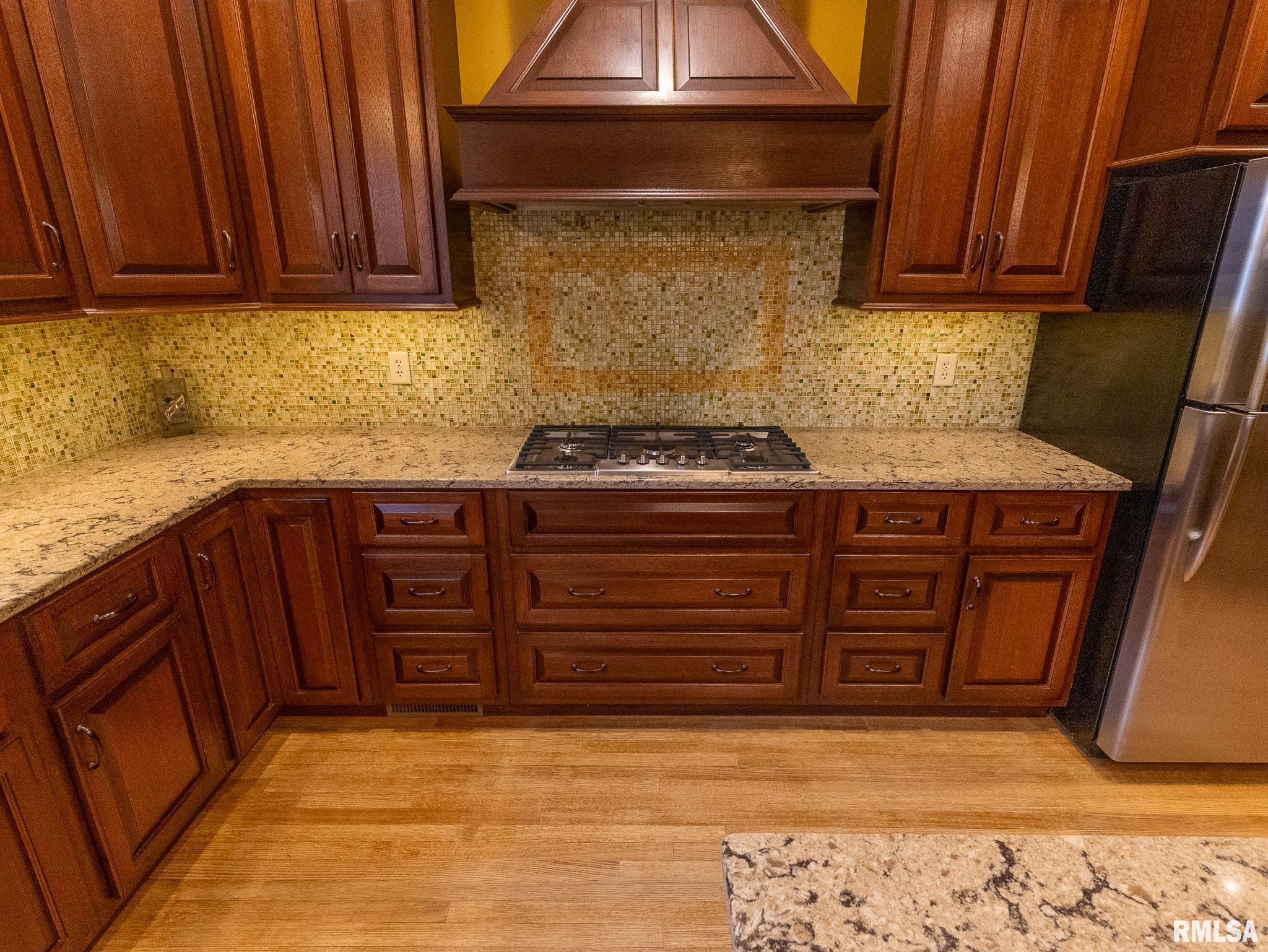 905 E 1st North Street