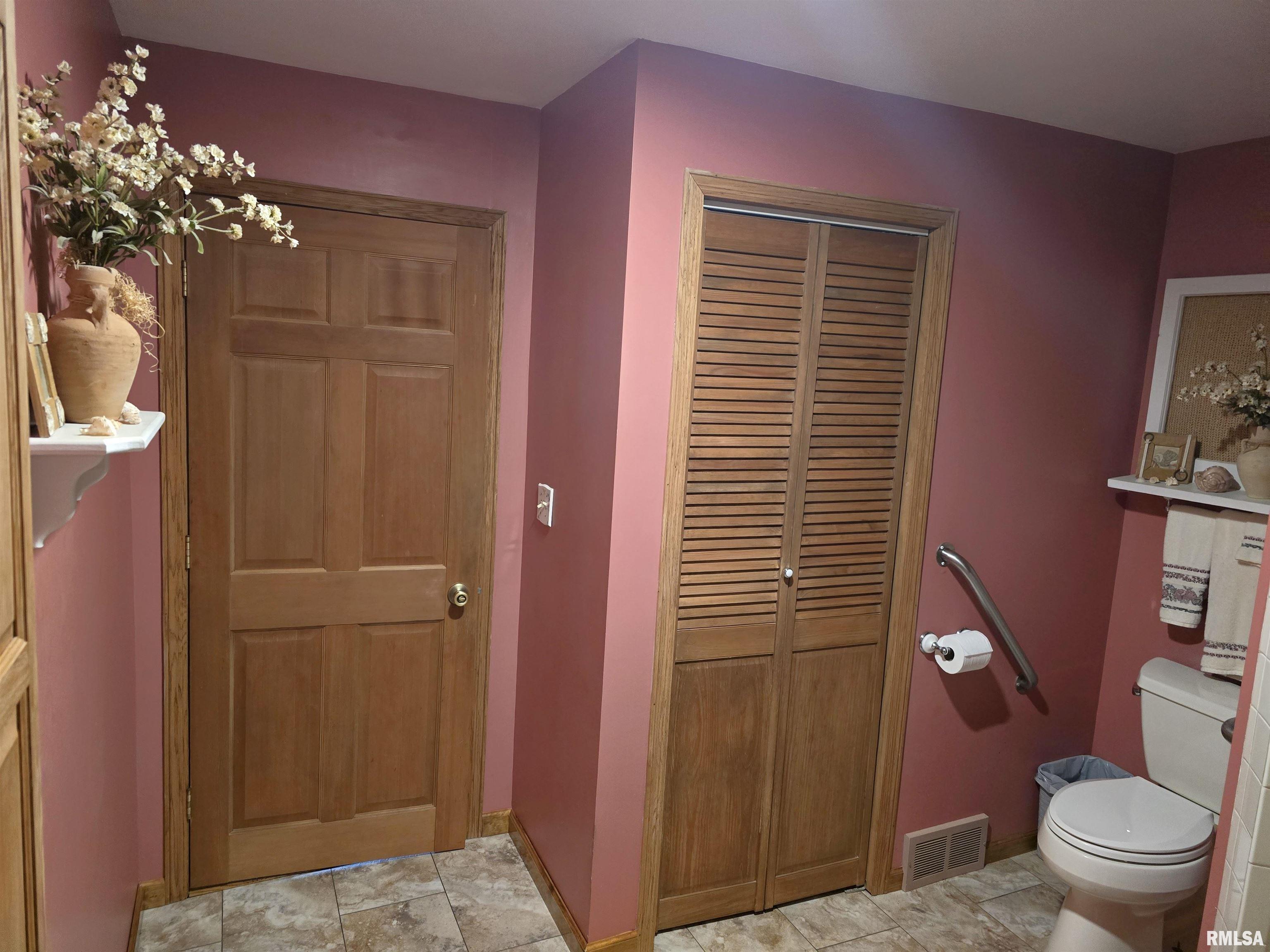 201 W SPRINGFIELD Street