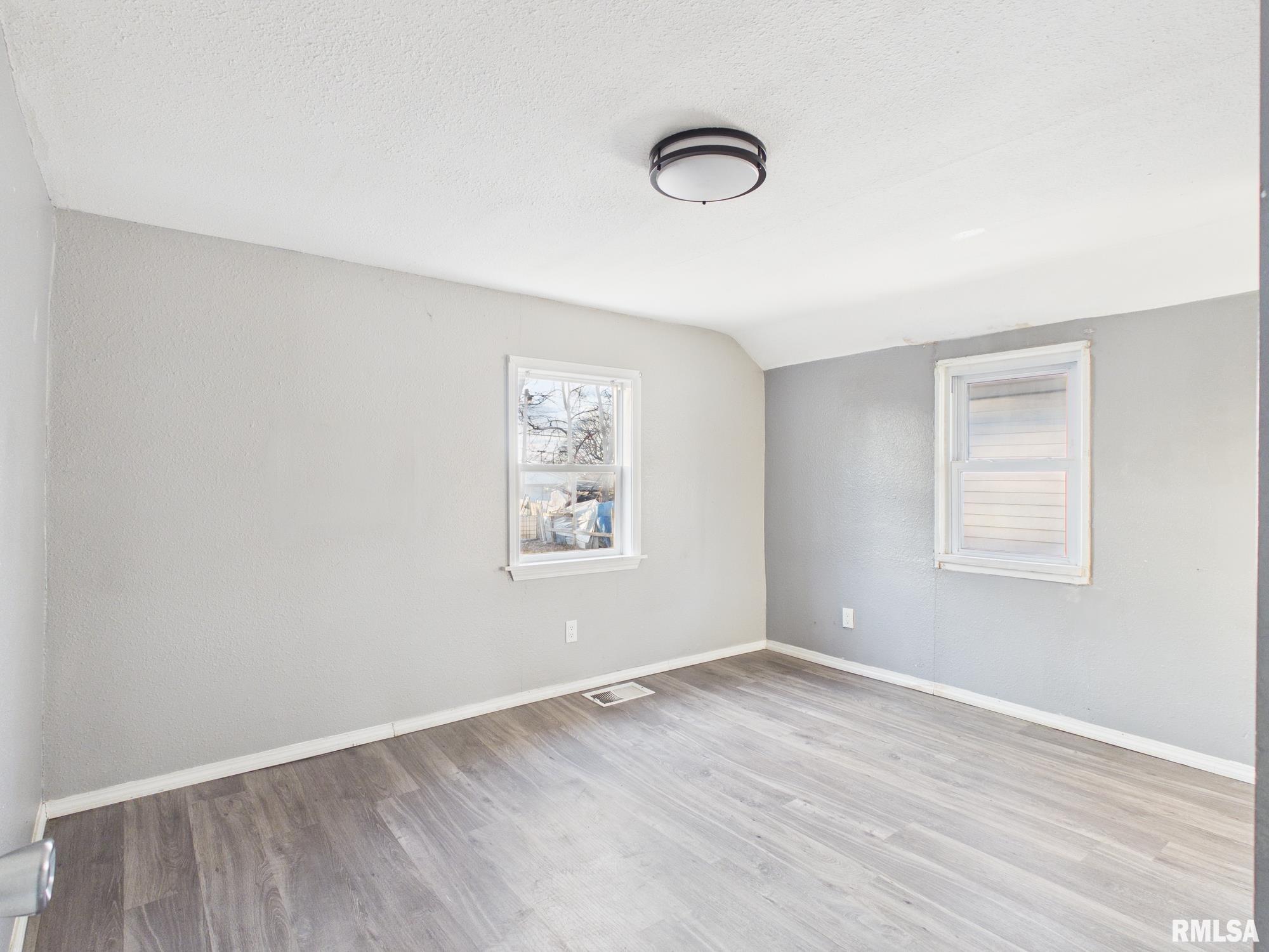 409 N MADISON Street