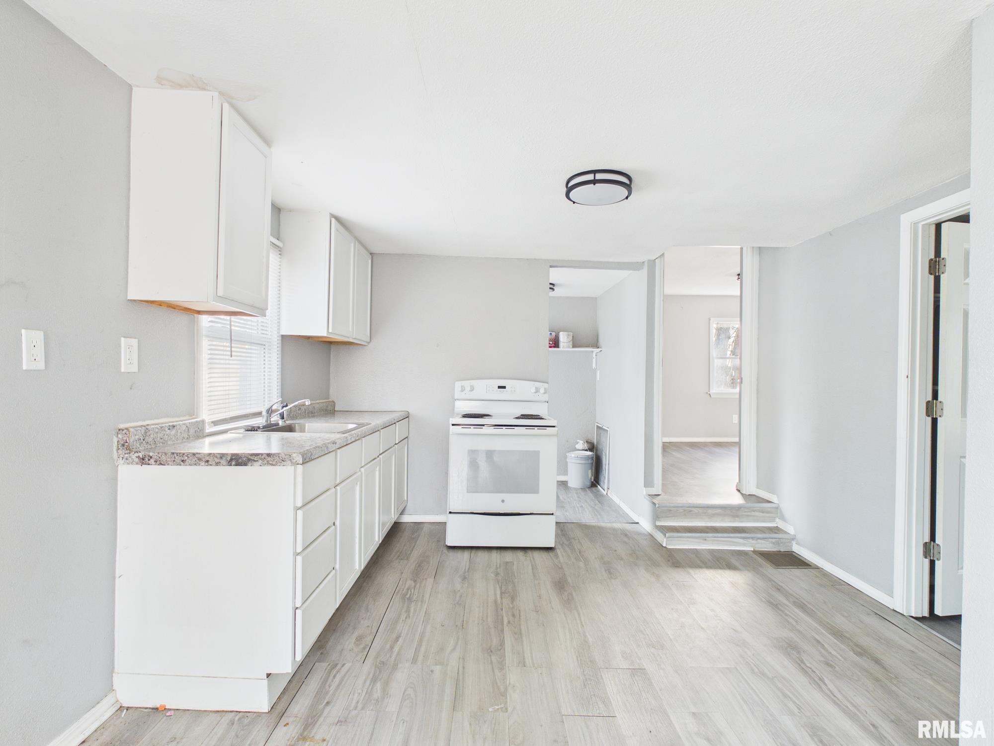 409 N MADISON Street