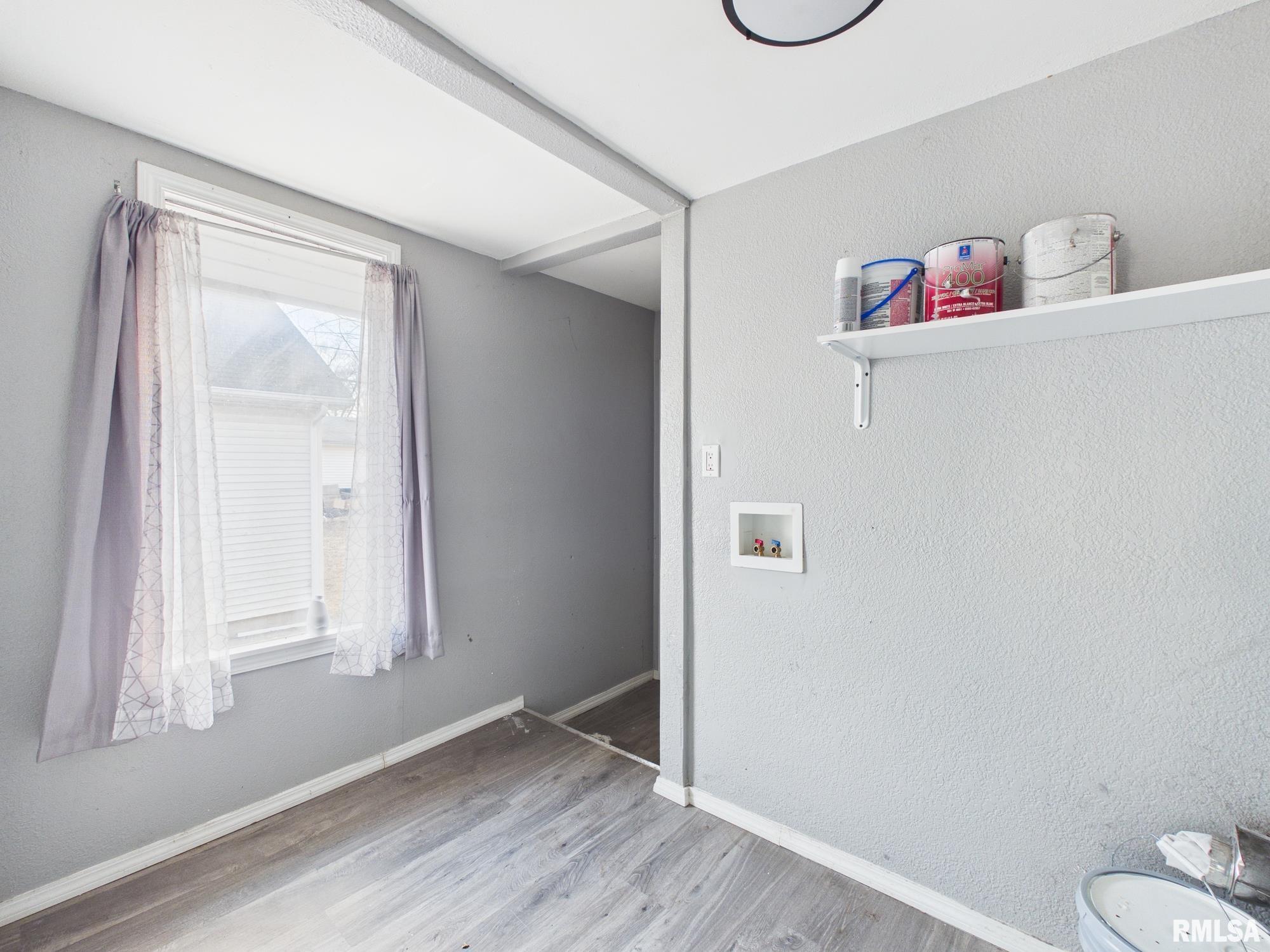 409 N MADISON Street