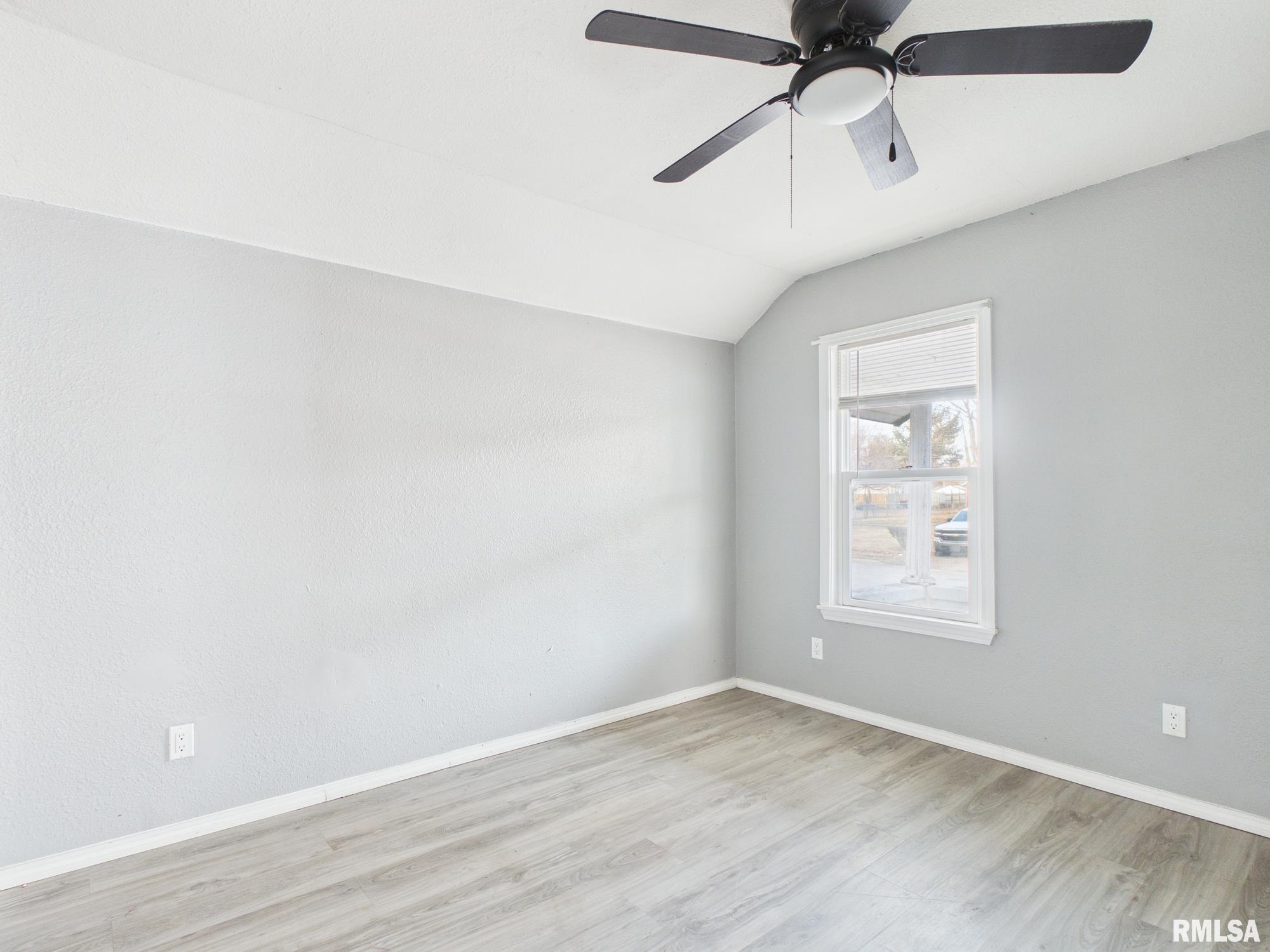 409 N MADISON Street