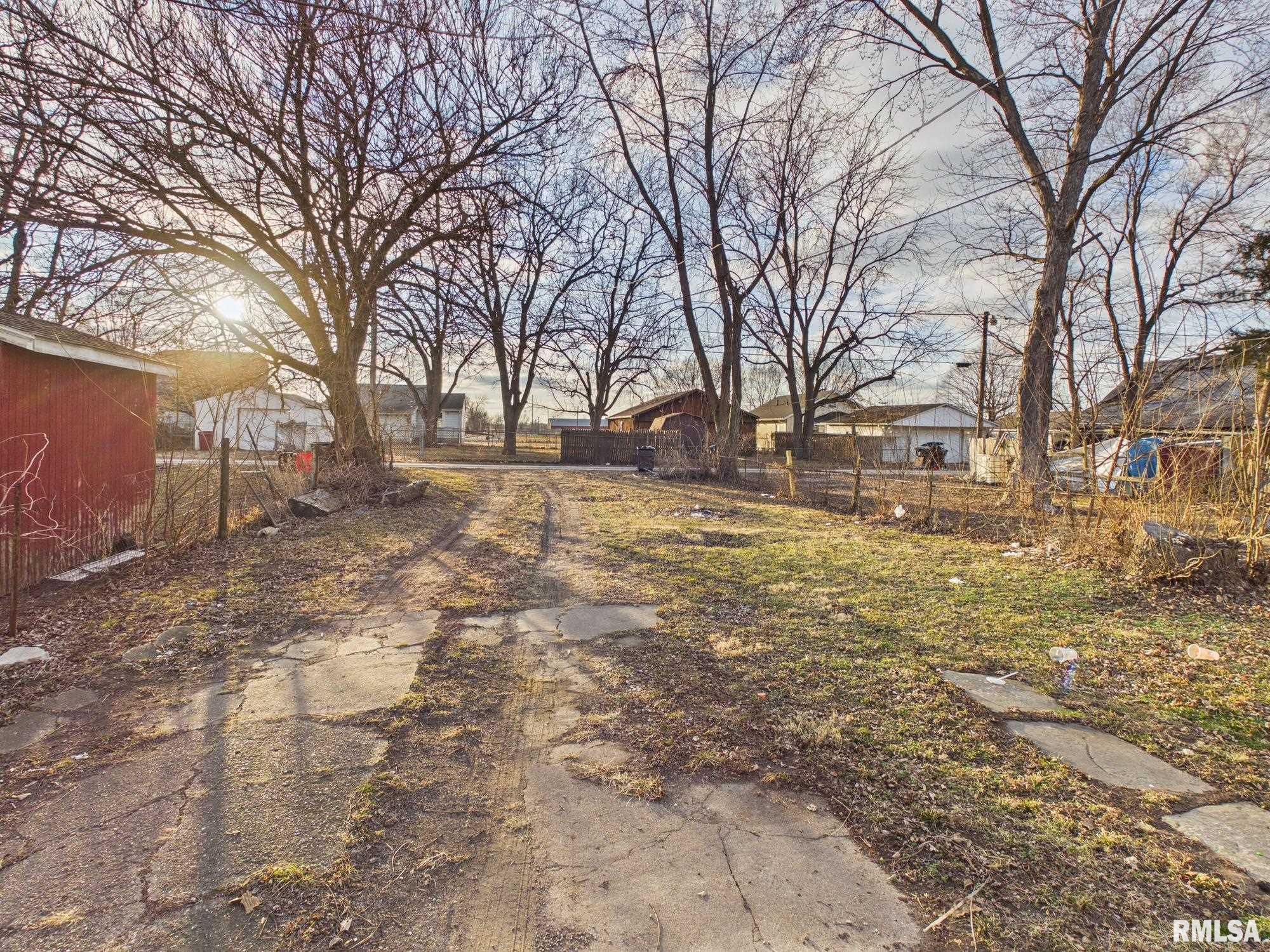 409 N MADISON Street