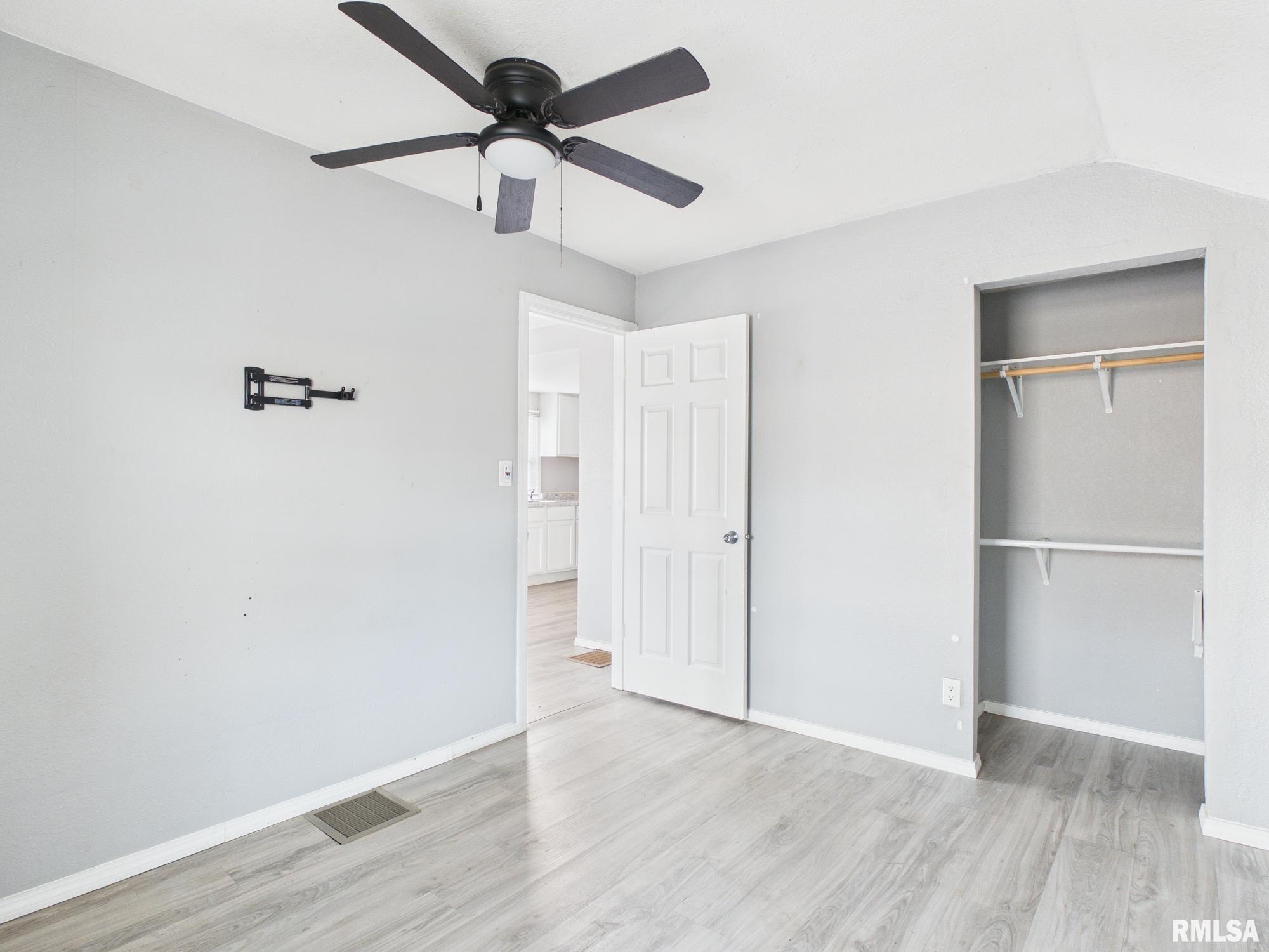 409 N MADISON Street