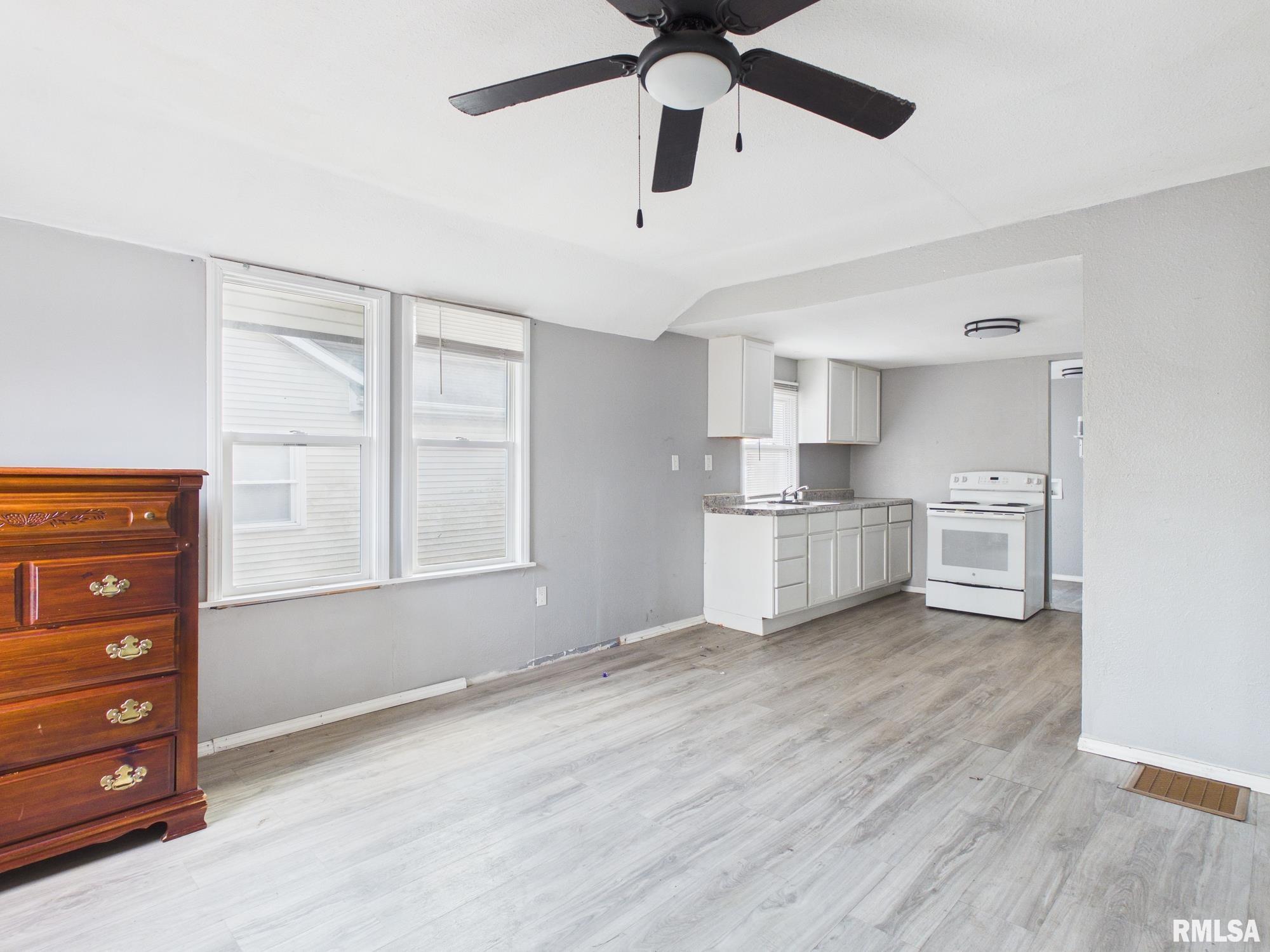 409 N MADISON Street