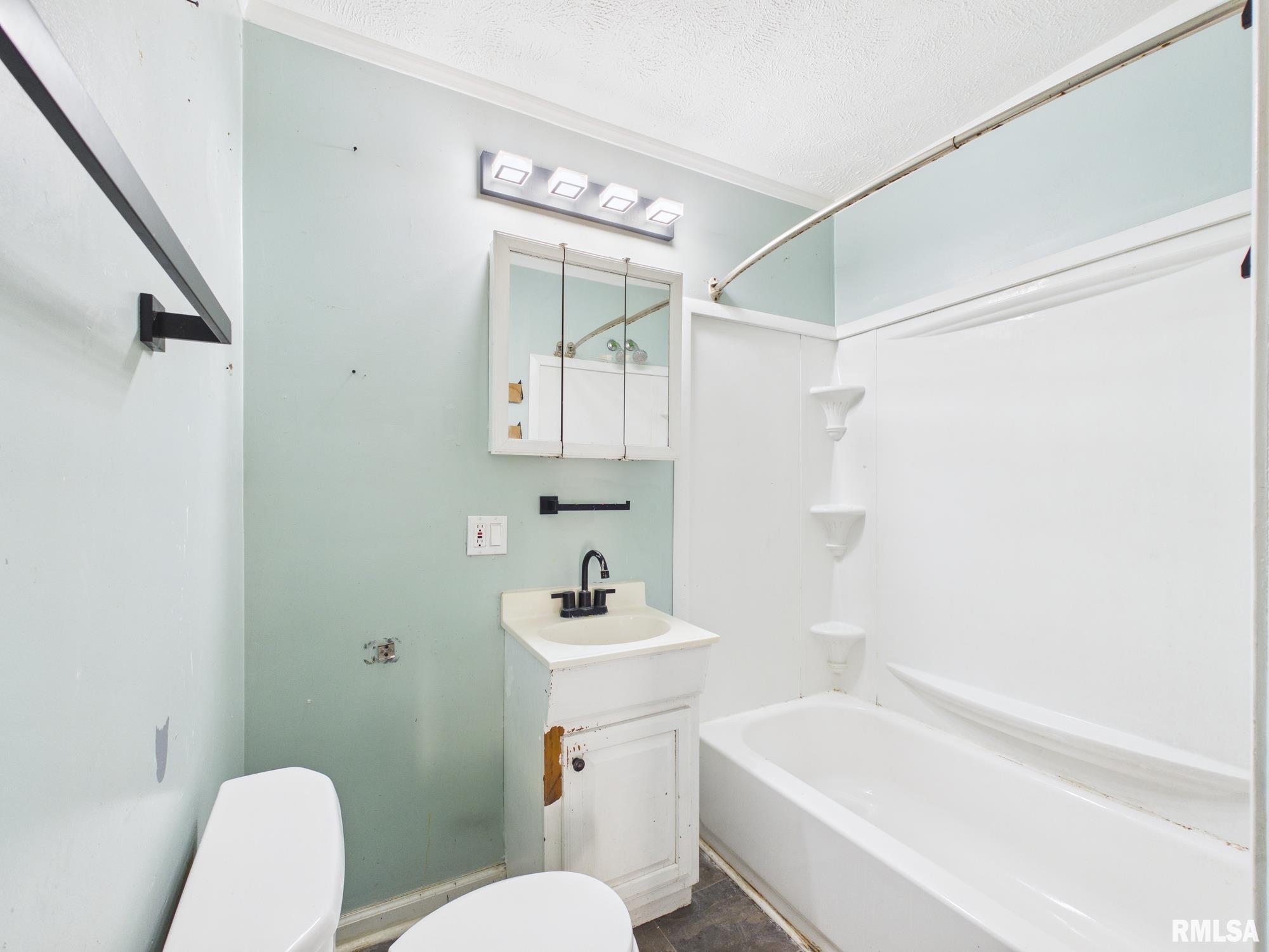 411 N MADISON Street