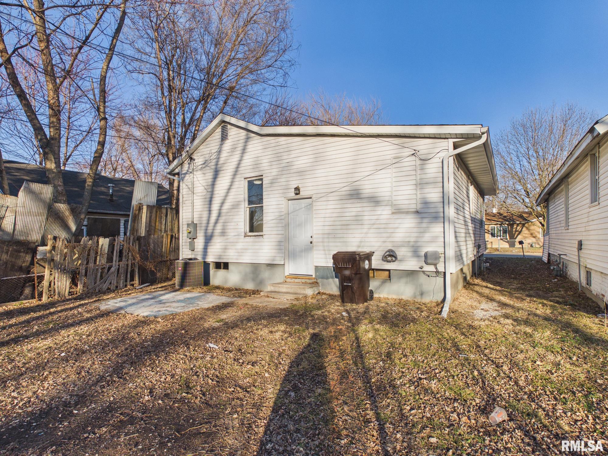 411 N MADISON Street