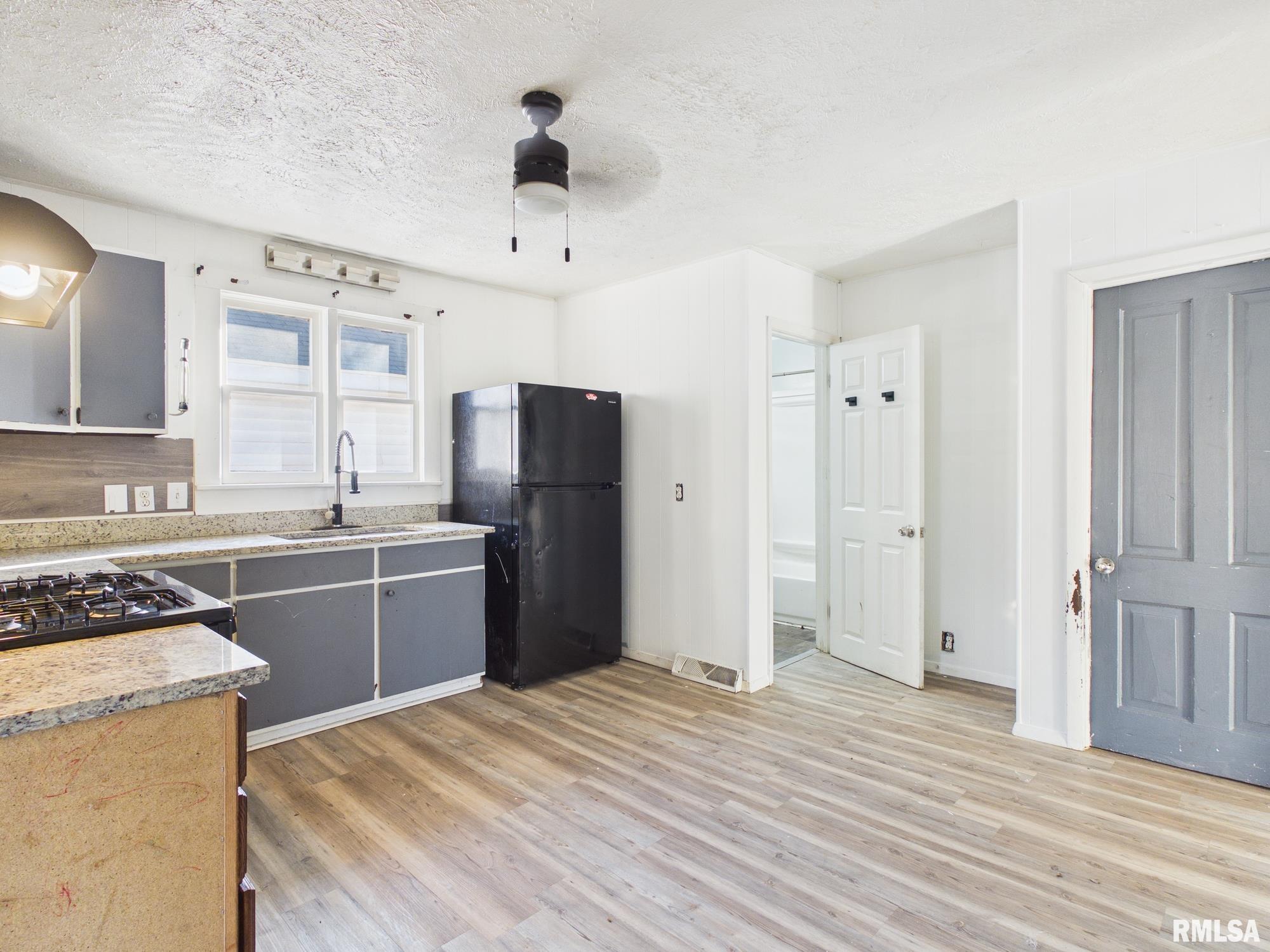 411 N MADISON Street